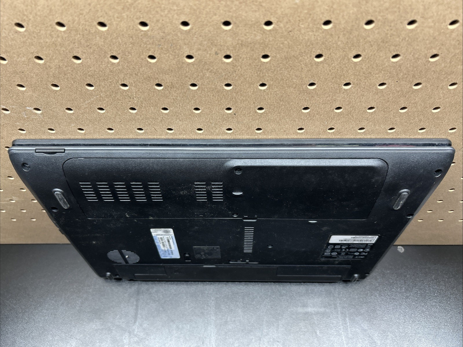 Acer Aspire 5250 Laptop AMD C-50 8GB RAM 320GB HDD Linux Mint – Needs Battery