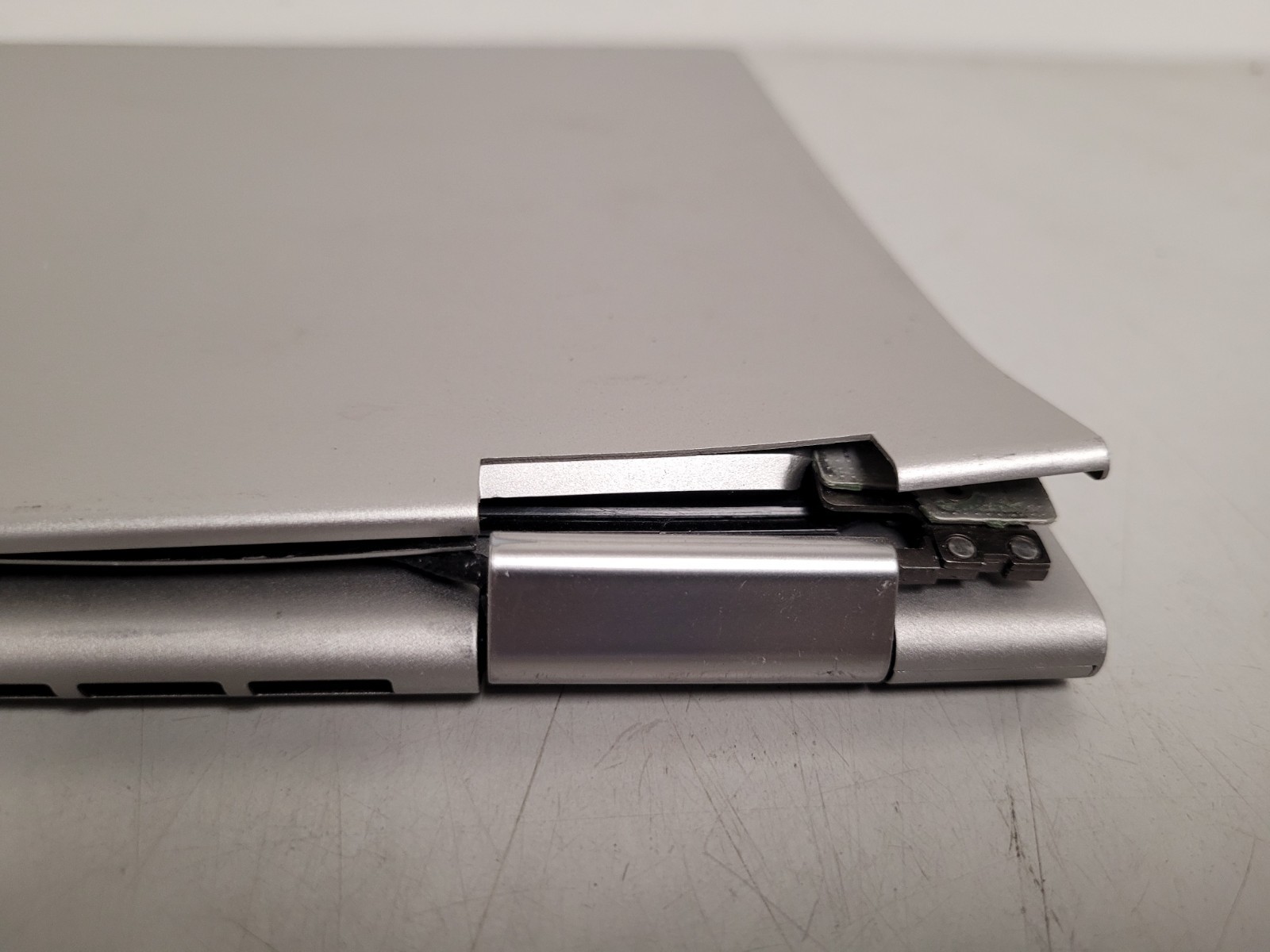 Lenovo yoga 730 131kb i5-8250u 1.6ghz 8gb ram no ssd *for parts READ MP1EXUL2