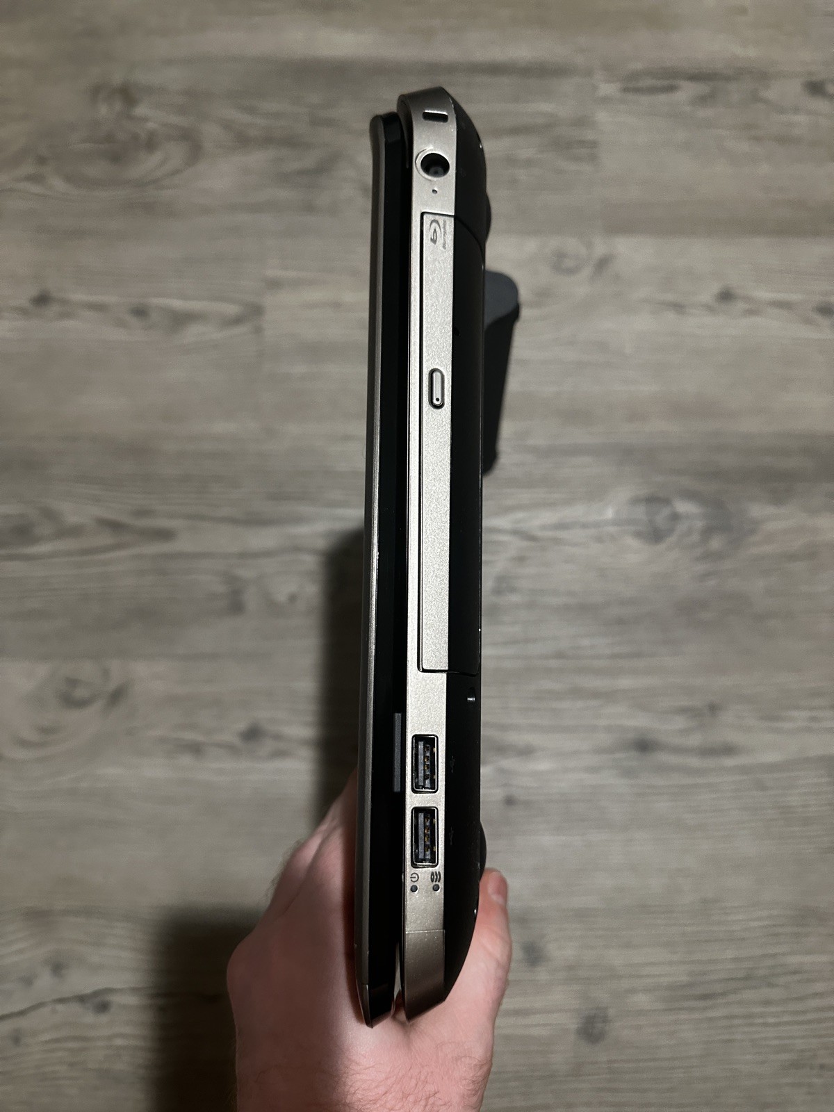 HP PAVILION DV7 AMD A6-3400M APU RADEON HD GRAPHICS 1.40GHz WIN7 8GB RAM 680GBHD