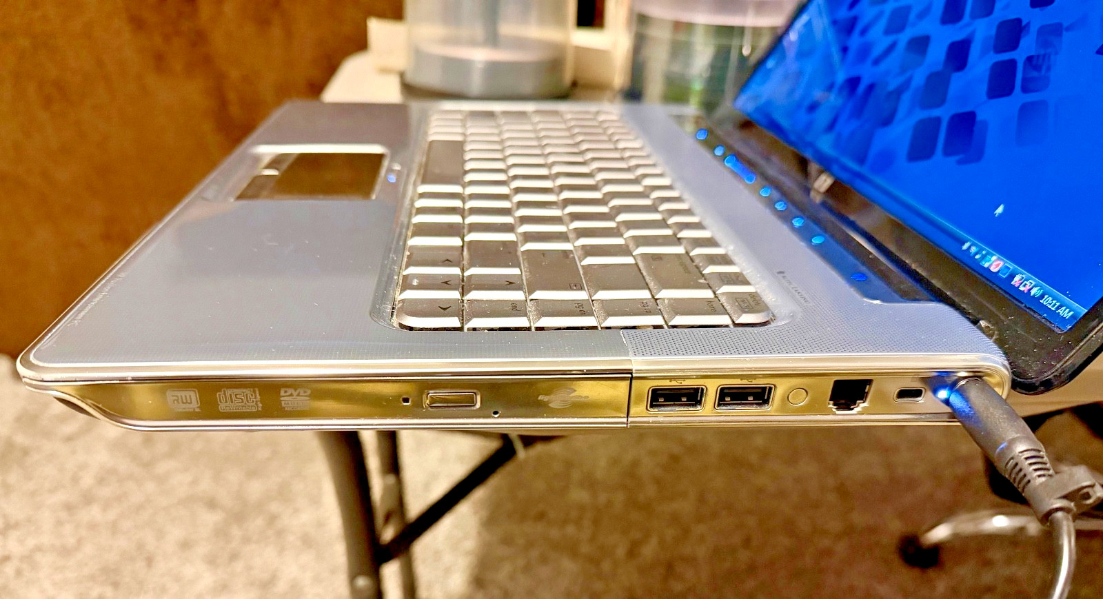 HP Pavilion dv51000US Laptop w LightScribe DVD burner- NO Hard Drive NO Battery
