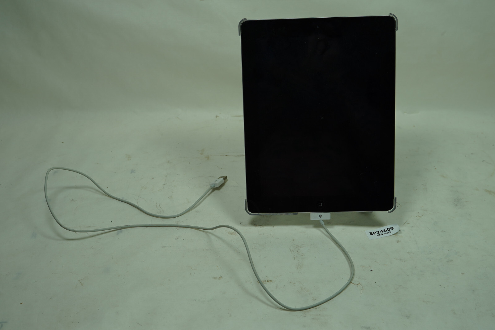 64GB Apple Ipad + FREE display stand + FREE charger EP24609