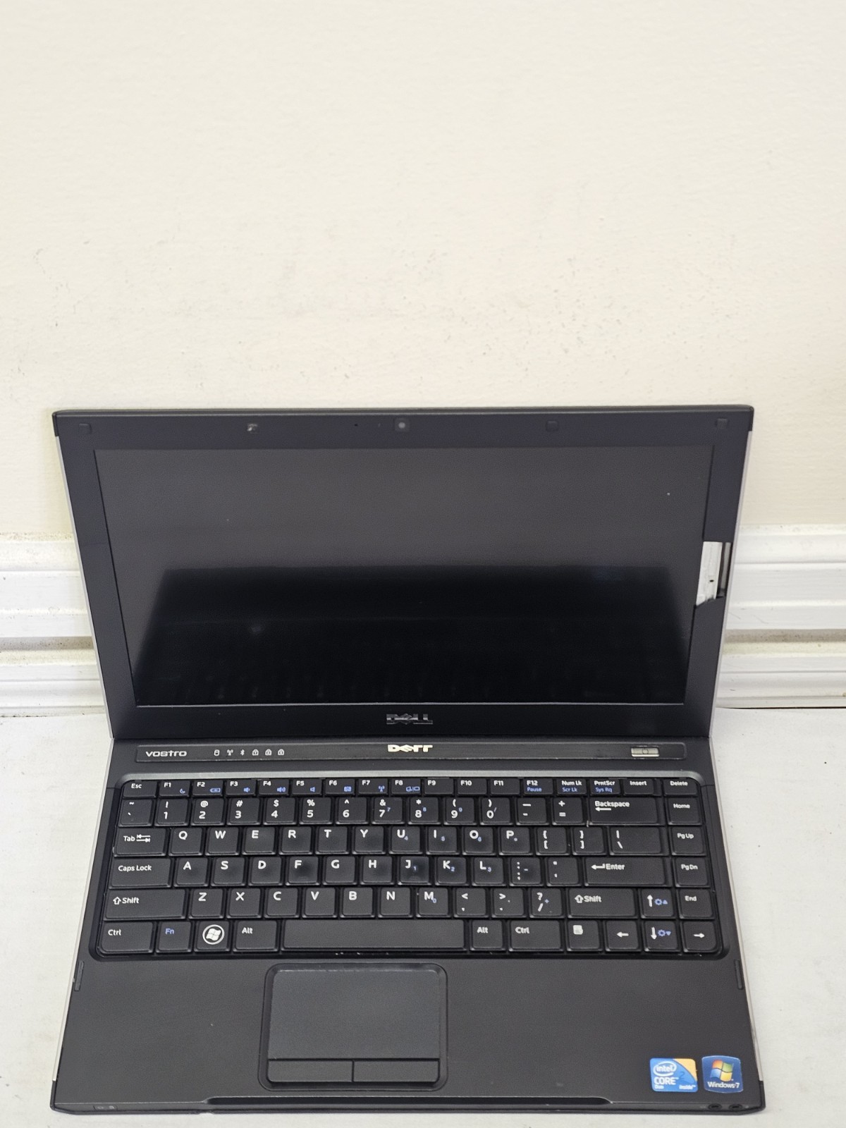 Dell Vostro V13 Laptop – Intel Duo U7300 – 4GB RAM – 320GB HDD – BAD BATT – READ