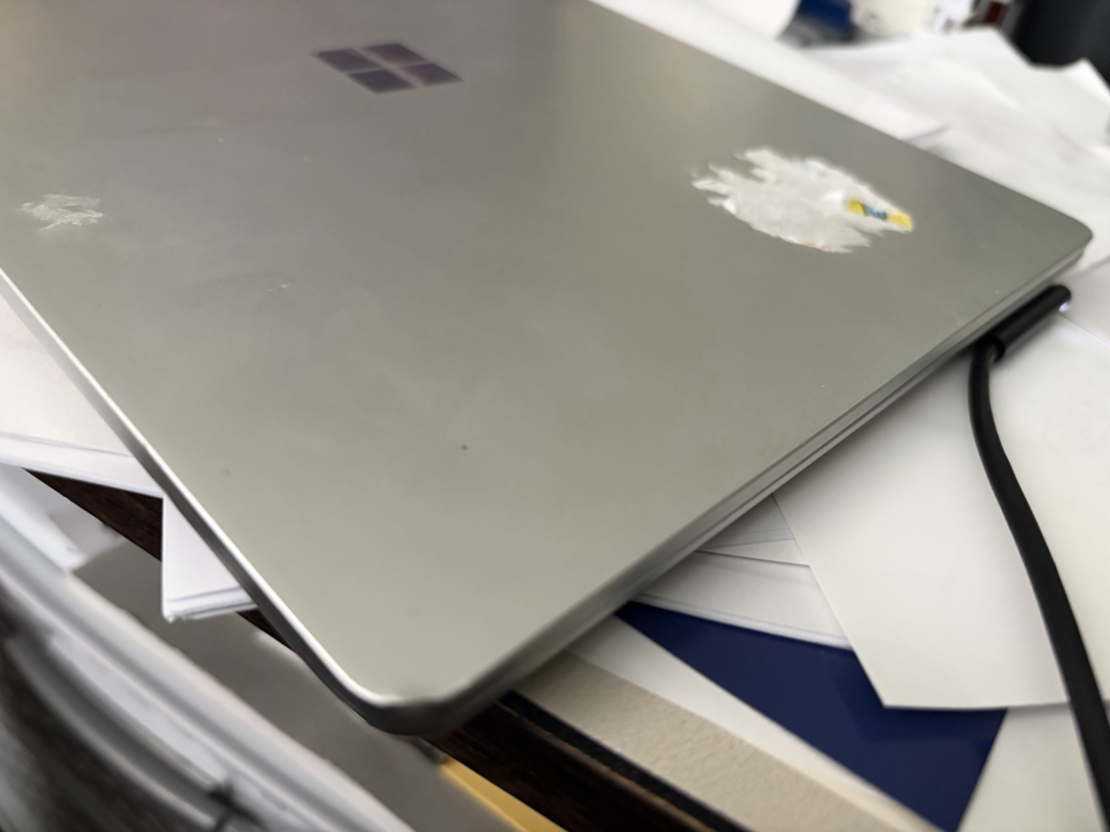 Microsoft Surface Laptop 12.4″ i5-1035G1 1.0GHz 8GB RAM 100GB SSD