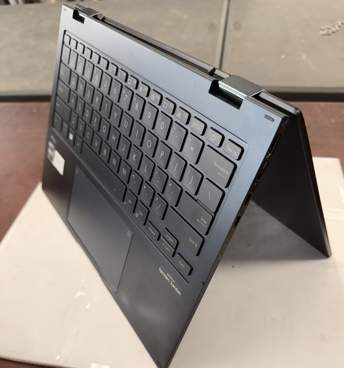 ASUS Zenbook 14 Flip UP3404V 14″ Touchscreen i7 Laptop w/ Pen, Case, Charger