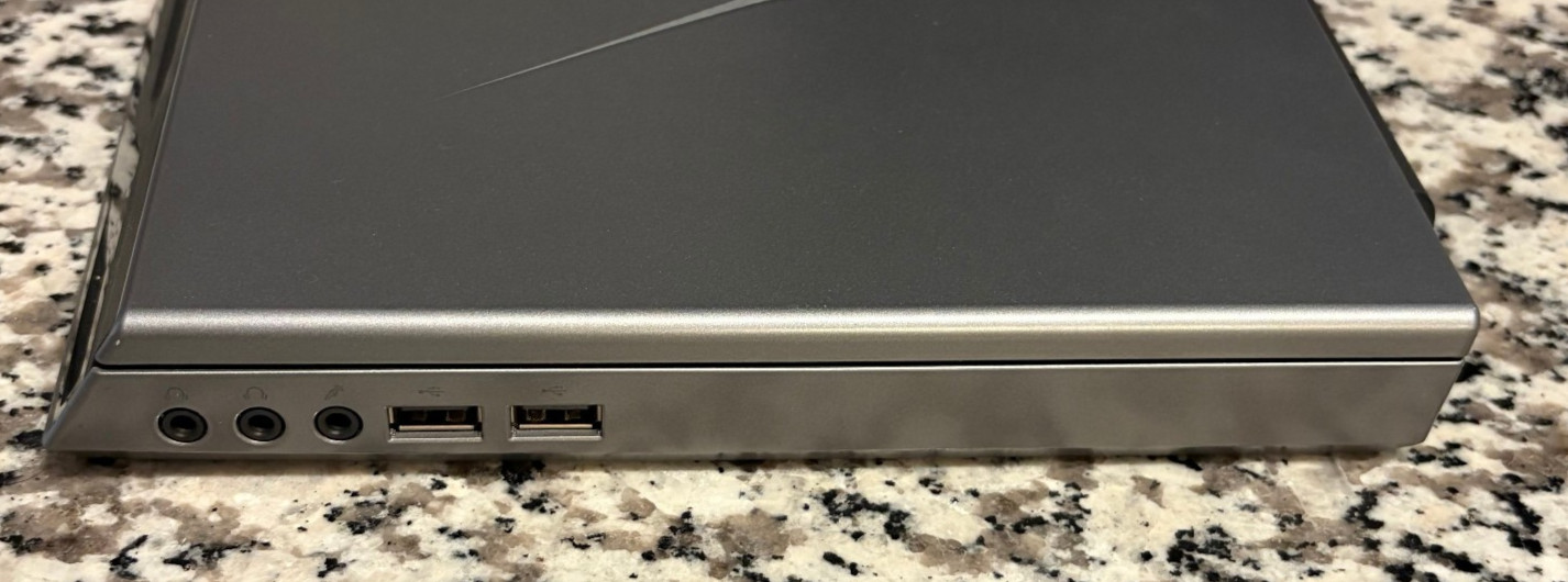 Alienware M11x R2 Gaming Laptop – Factory Restored, Windows 7, Upgraded SSD!