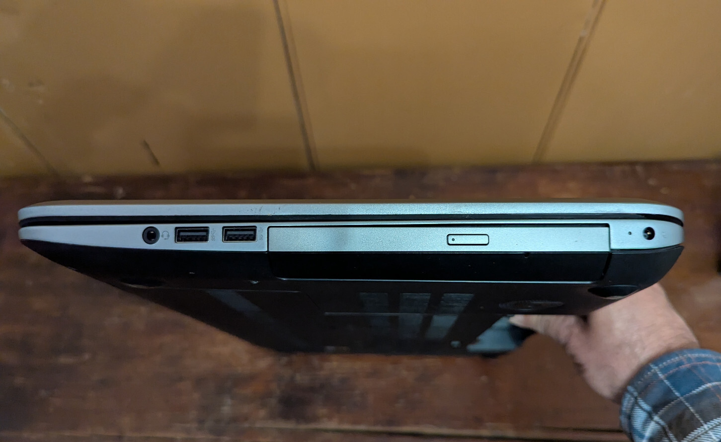 HP ENVY 17″ Laptop 8G 1TB i7-4700MQ – Touch Beats WORKS – Issue is Broken Hinges