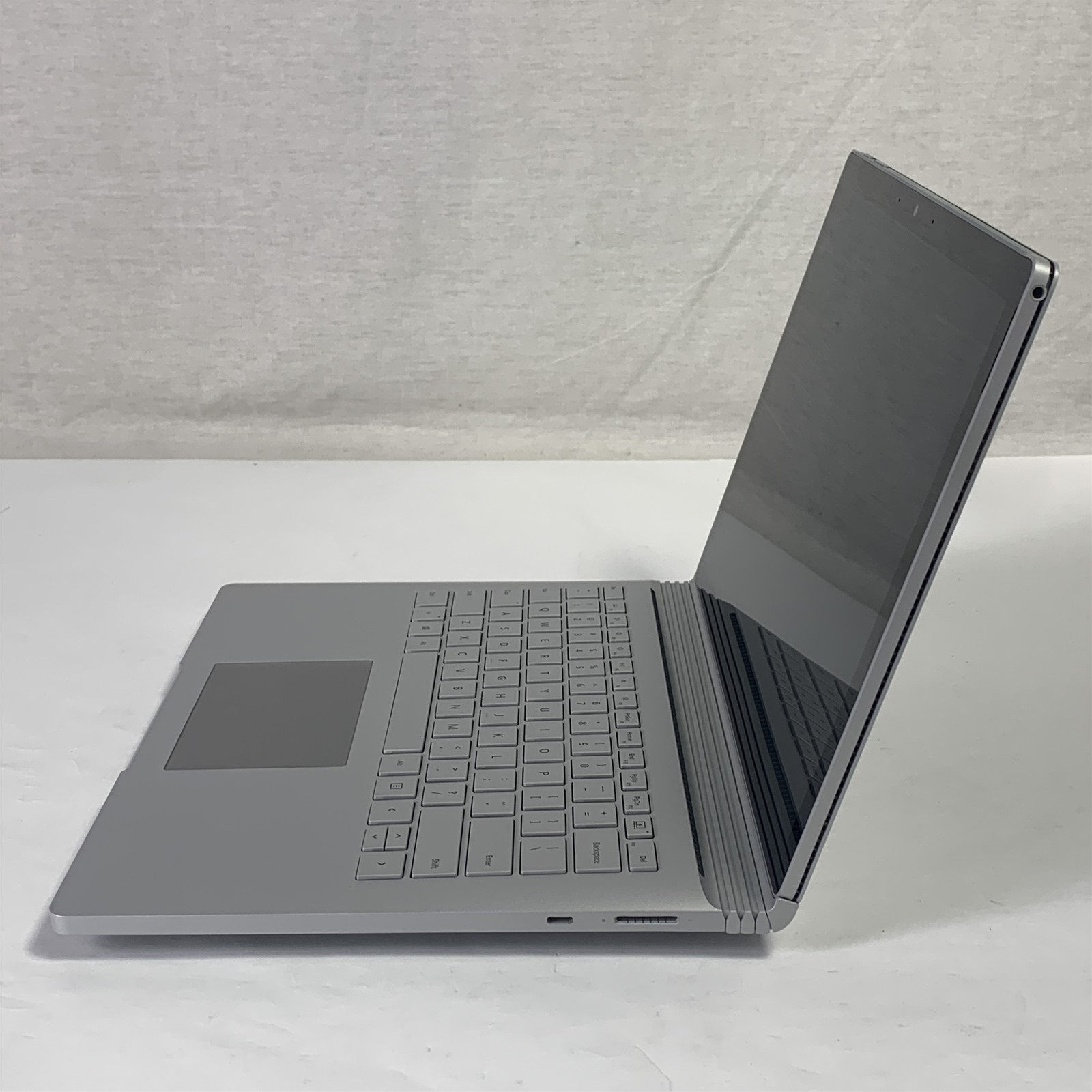 Microsoft Surface Book 3 1900 13.5″ i7-1065G7 1.3GHz 16GB 256GB NVMe SSD – Win11