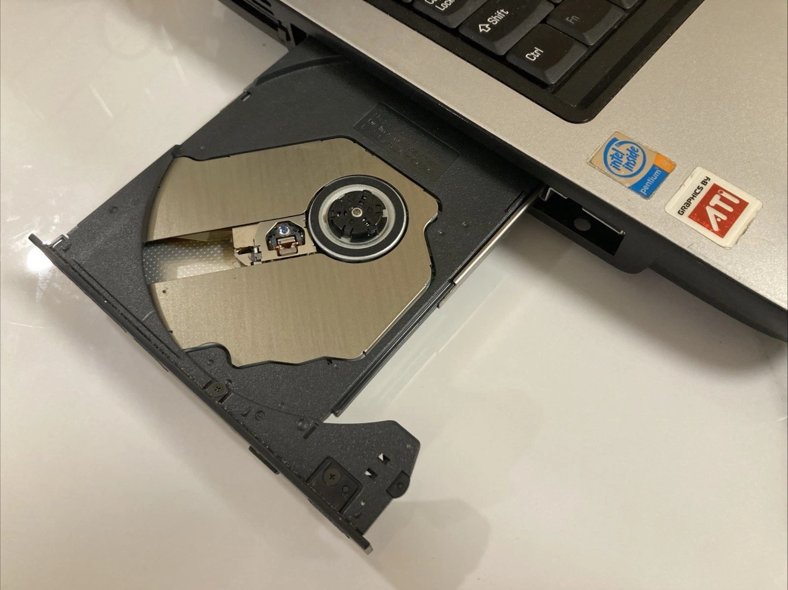 💻 Toshiba Satellite A65-S1762⚙️Pentium 4 ATI | Boots On | No HDD | Parts/Repair