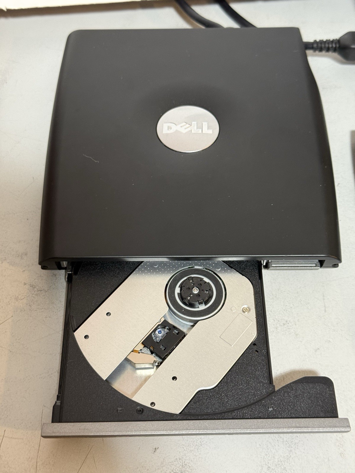 DELL LATITUDE D400 12.1″ Laptop INTEL PENTIUM 1.4GHz 2Gb 60Gb HDD WinXP PRO SP3