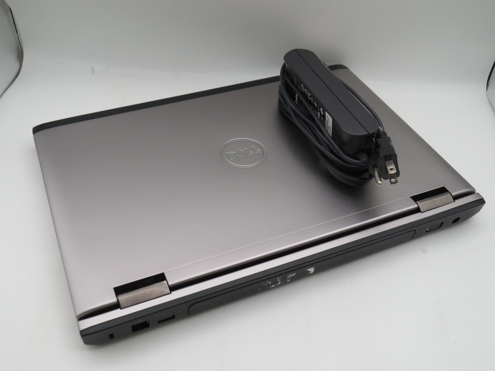 Dell Vostro 3555 | AMD A8-3500M @ 1.5GHz | 4GB DDR3 | 15.6″ | No HD/OS
