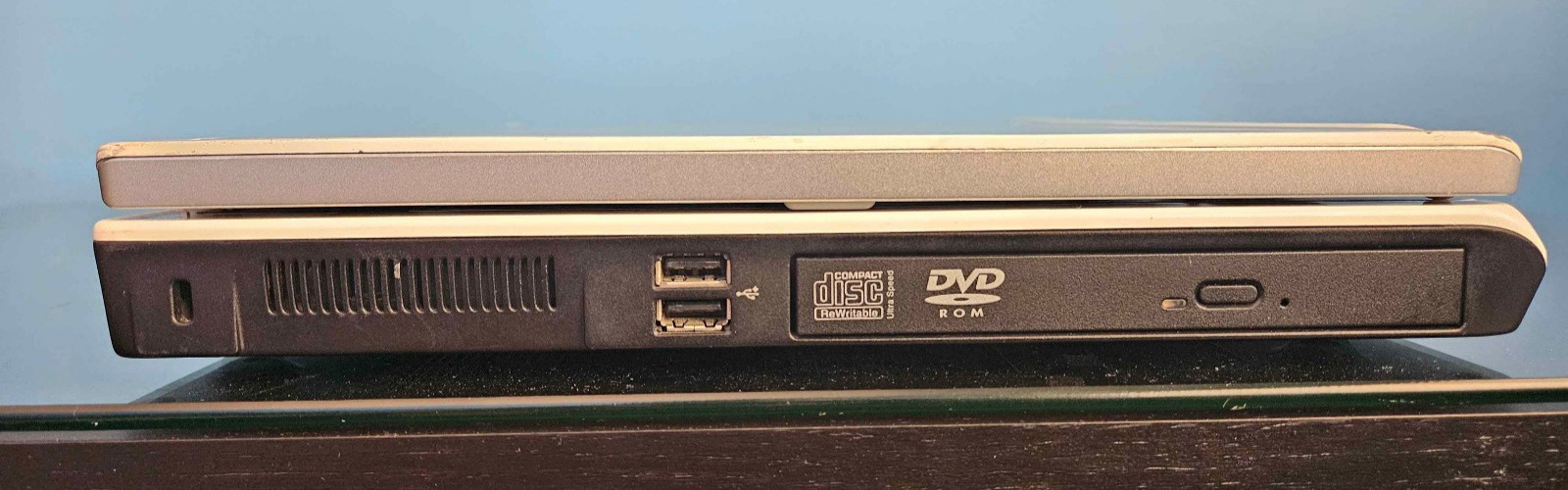 Dell Inspiron 9300 Pentium M 768 MB RAM 56 GB HDD Linux (With Charger!)