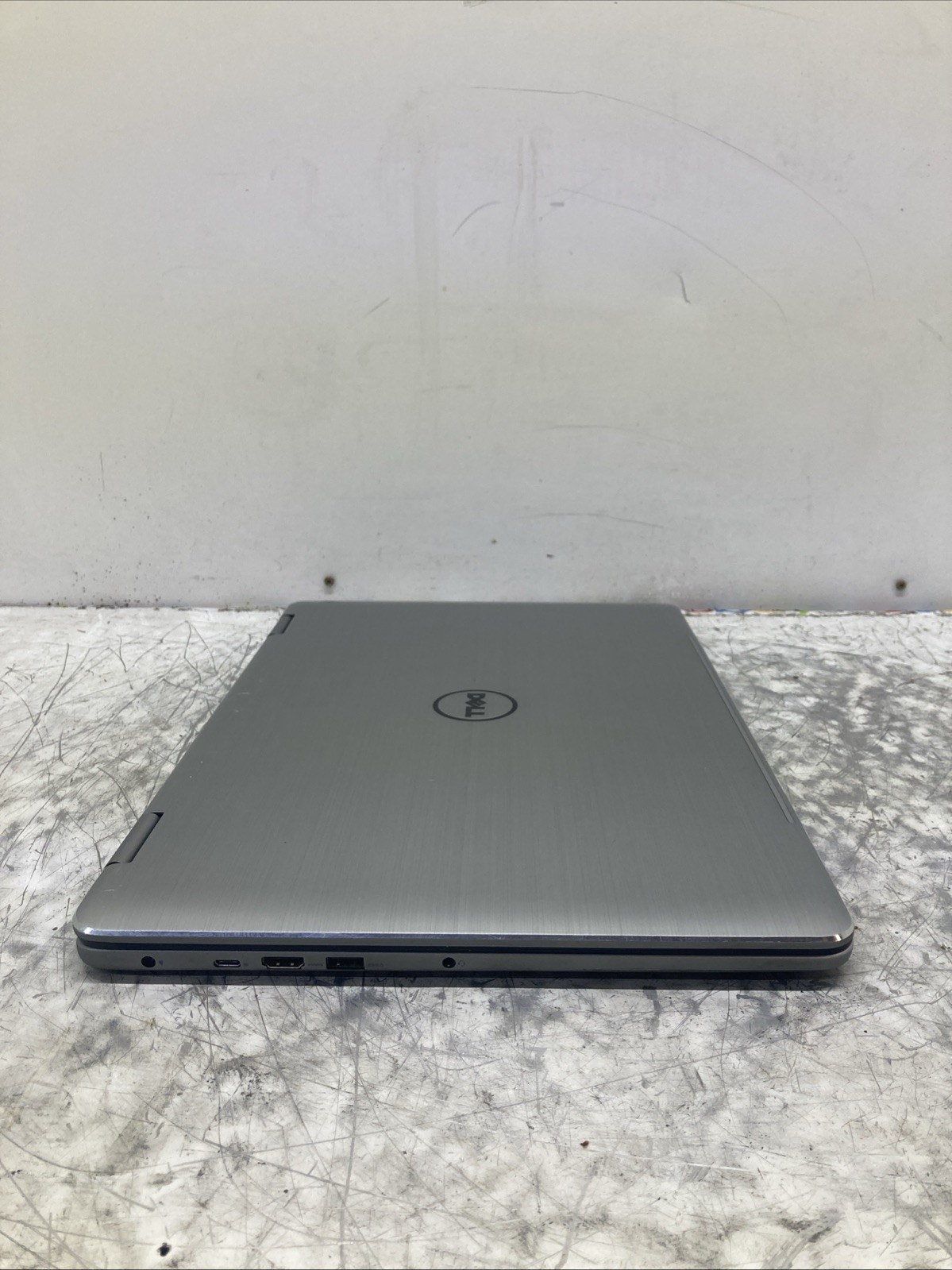 Dell Inspiron 17-7779 i7-7500U 2.70GHz 4GB no HDD Boot to BIOS