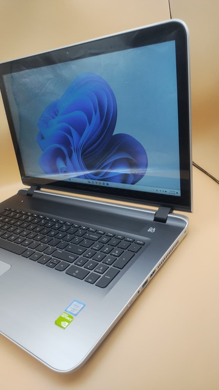 HP Pavilion 17 i7-6500U 12GB RAM 1TB HDD GeForce 940M 17.3″ Win11 Home DVD