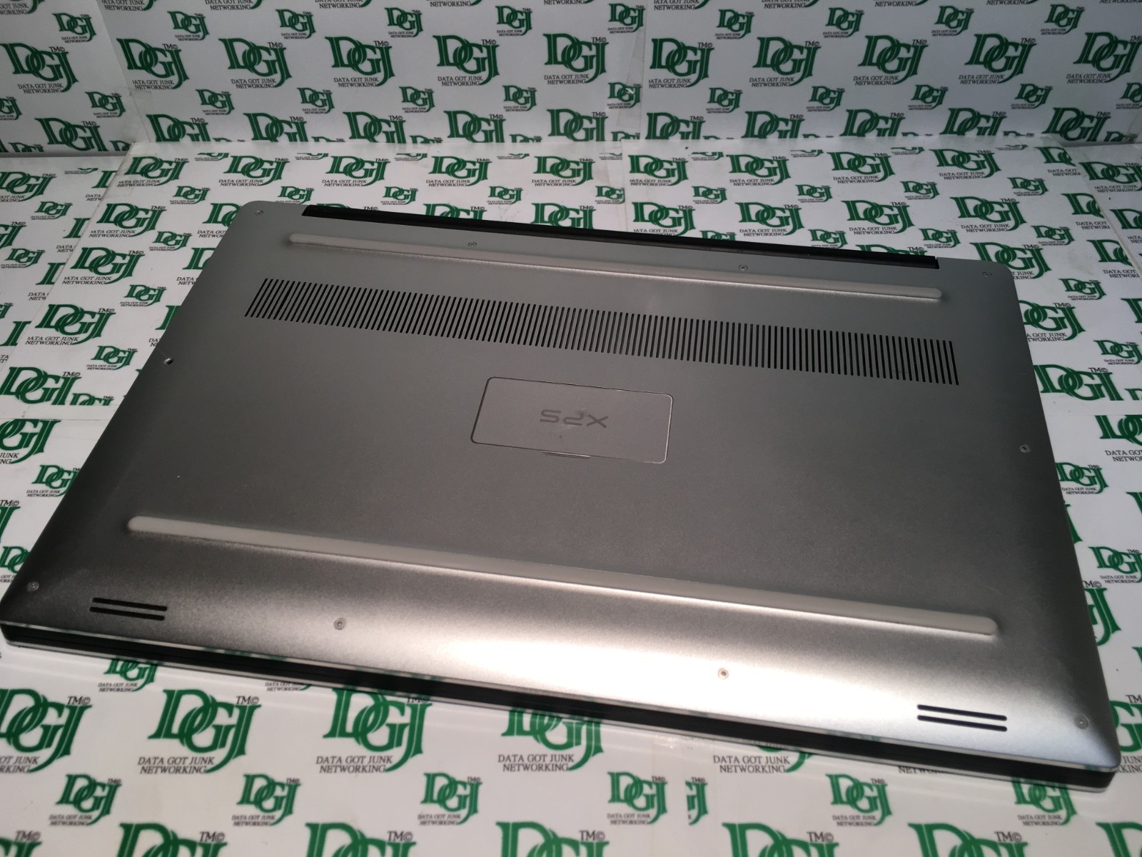 Dell XPS 15 7590 i7-9750H 2.6GHz