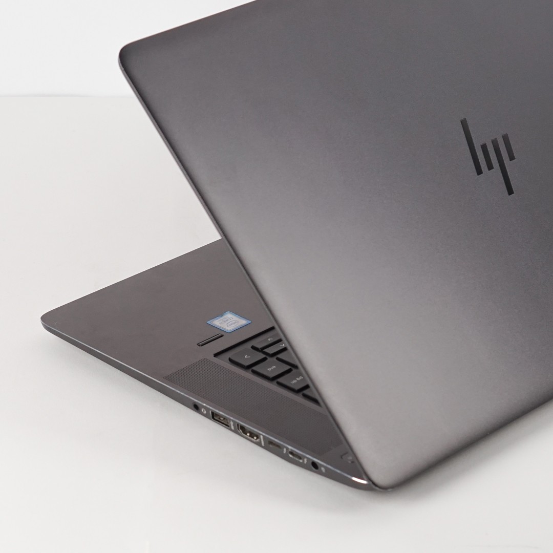 HP ZBook Studio G4 i7-7820HQ 16GB 256GB NVMe NVIDIA Quadro M1200 QWERTY Win11