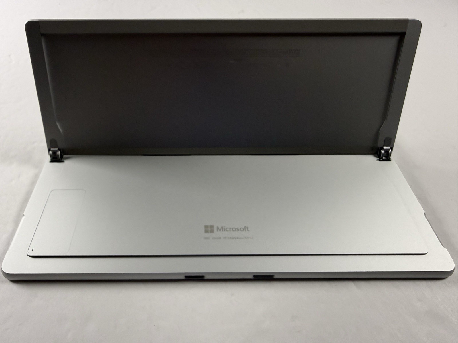 Microsoft Surface Pro 8 (1982) i5-1145G7 – 16GB RAM – 256GB 120Hz – Win 11 Pro