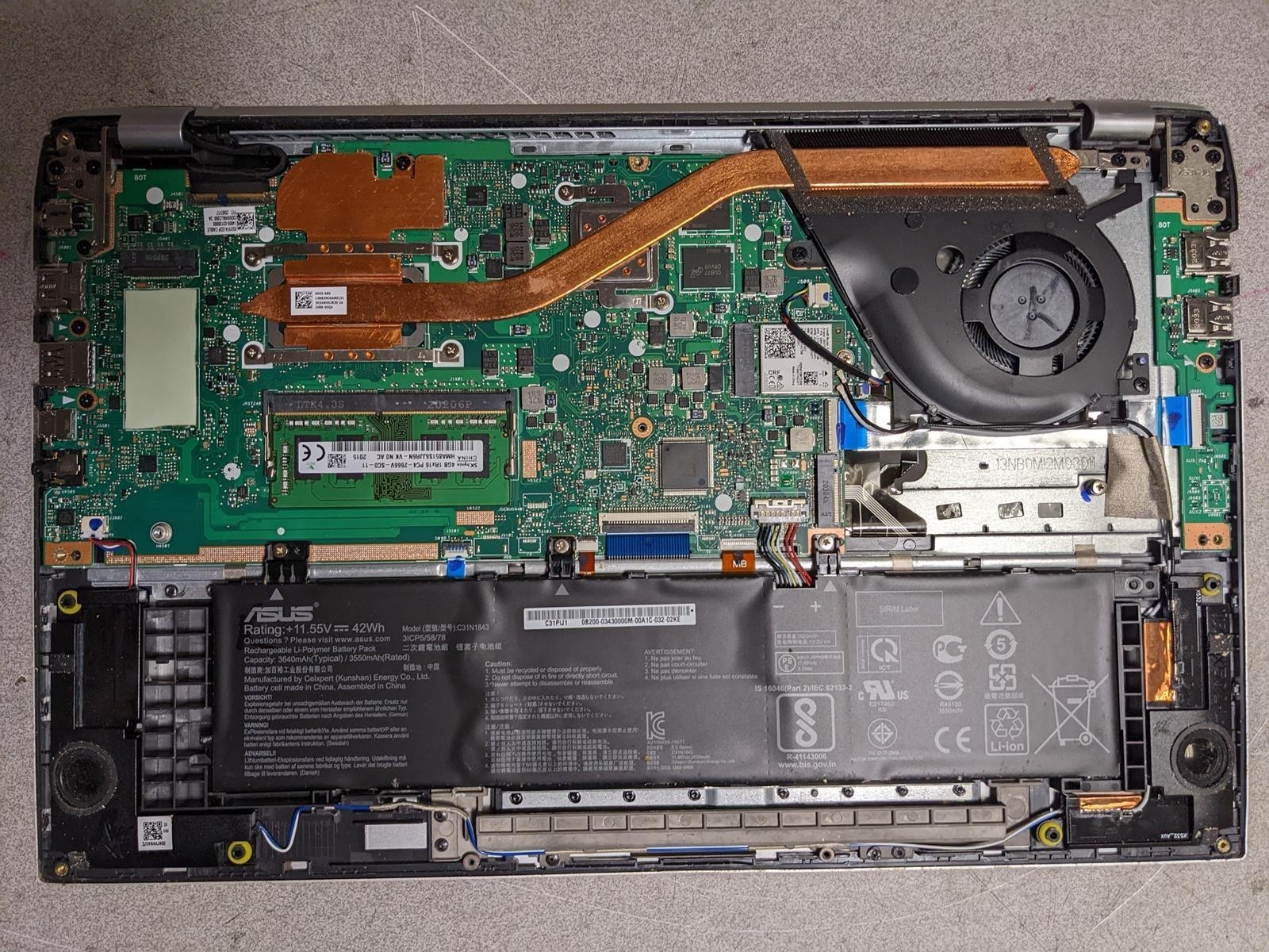 ASUS VIVOBOOK 15 S532F i5-10210U @ 1.60 GHz, 8GB RAM, NO HDD/OS – (FOR PARTS)