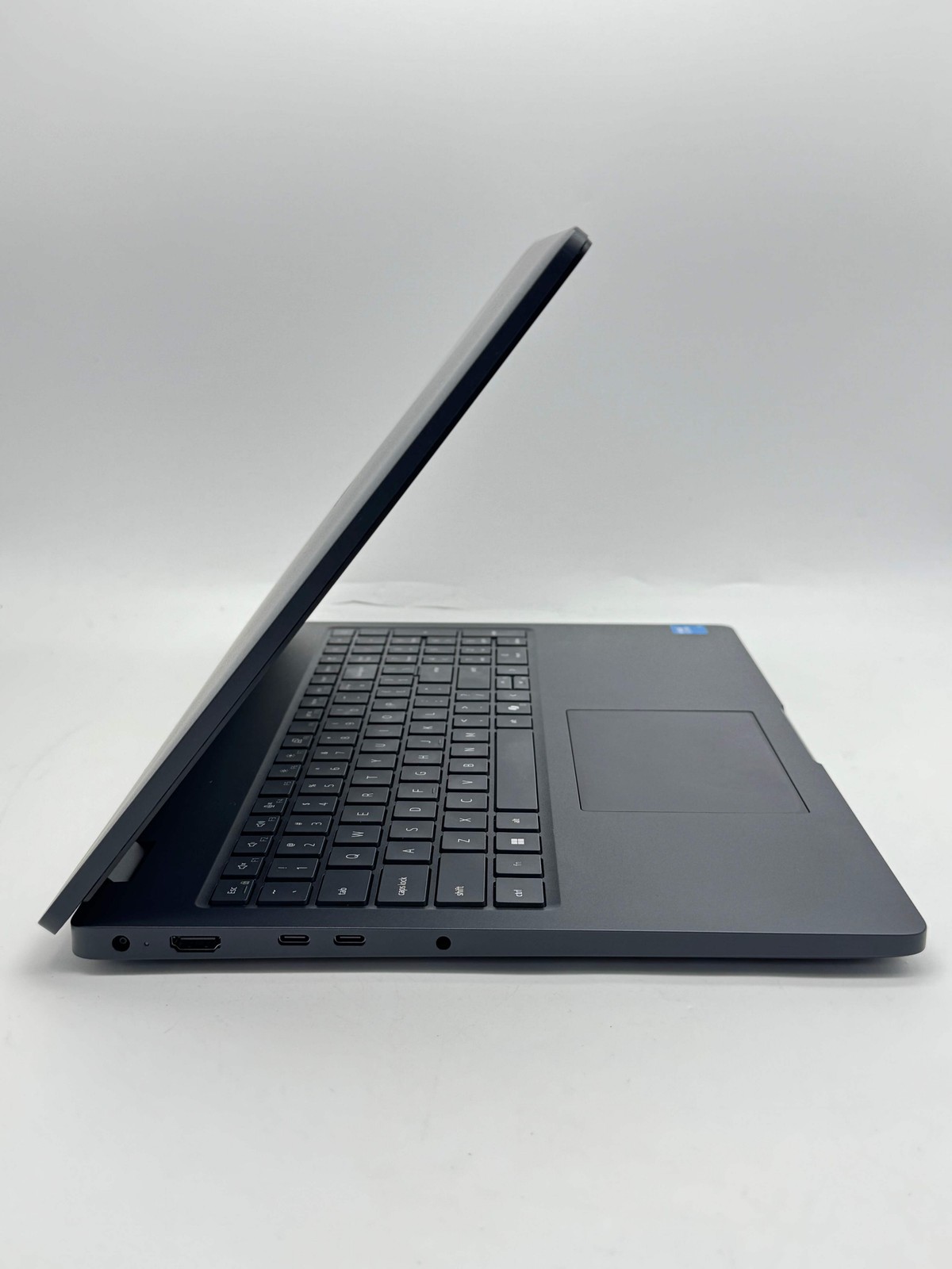 Dell Pro 16 PC16250 16″ Core 3 8GB 256GB SSD Black Used