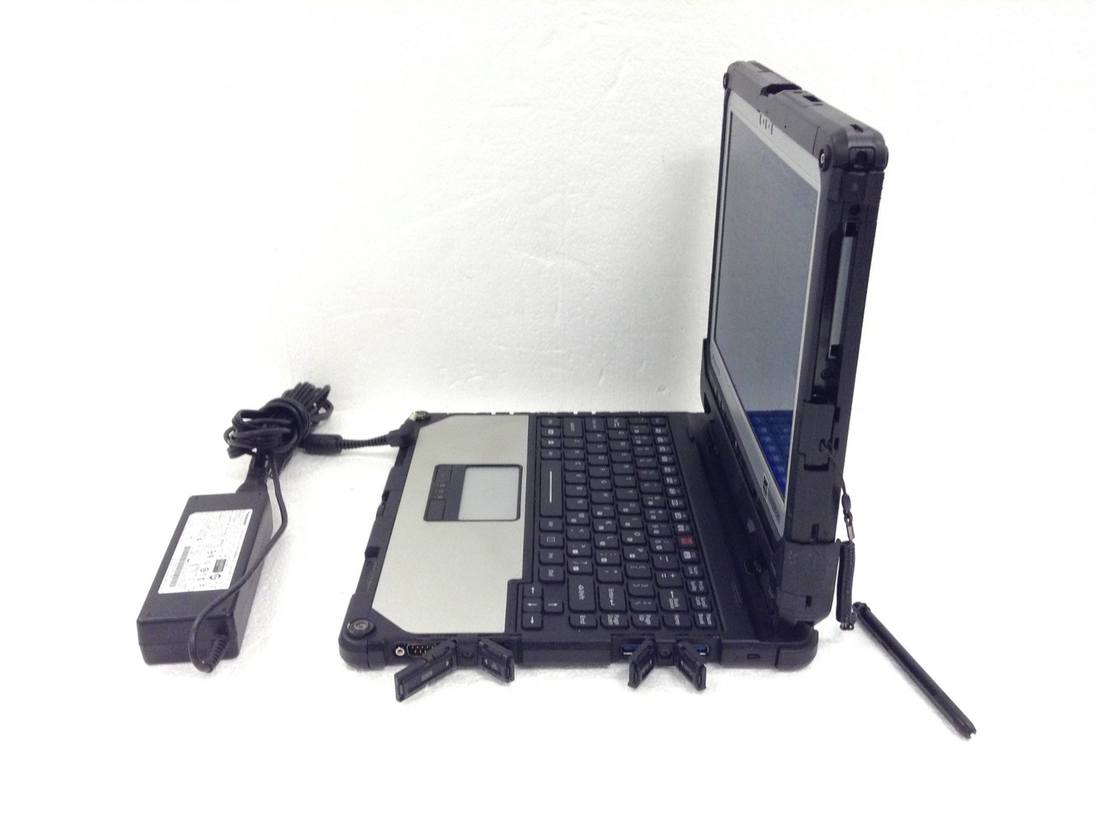 Panasonic Toughbook CF-33 MK1 i7-7600U w/16GB, 256GB SSD, Touch, 2x Bat, 3K HRS