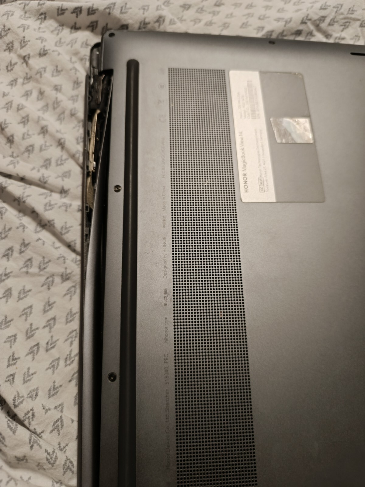 Broken Laptop Honor MagicBook View 14 2021 for parts (hinges and screen broken)