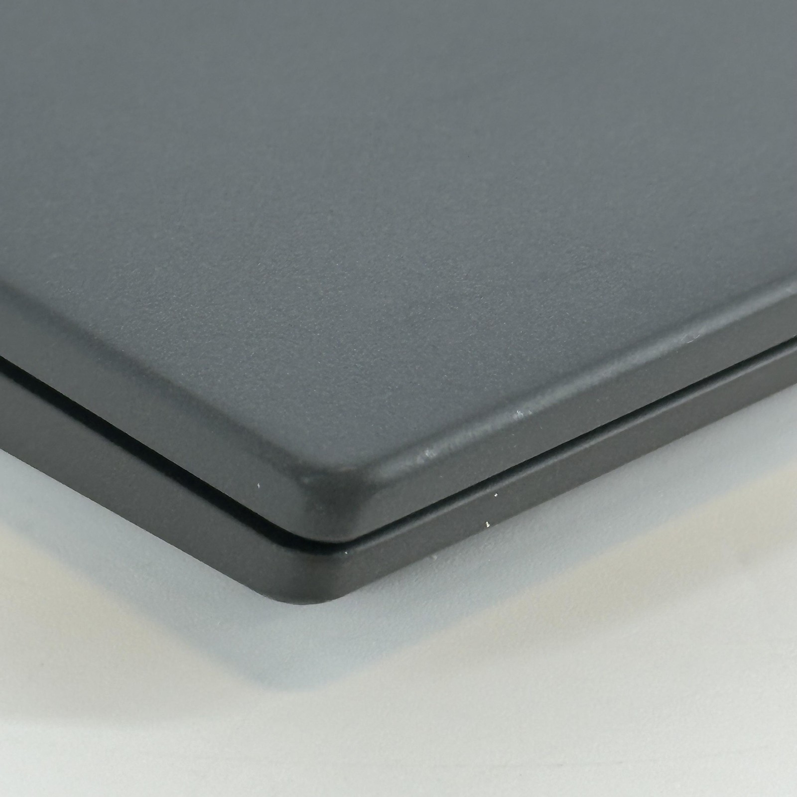 Lenovo ThinkPad T16 Gen 1 Gray FHD+ 2.9 GHz Ryzen 5 PRO 6650U 16GB 1TB SSD Good