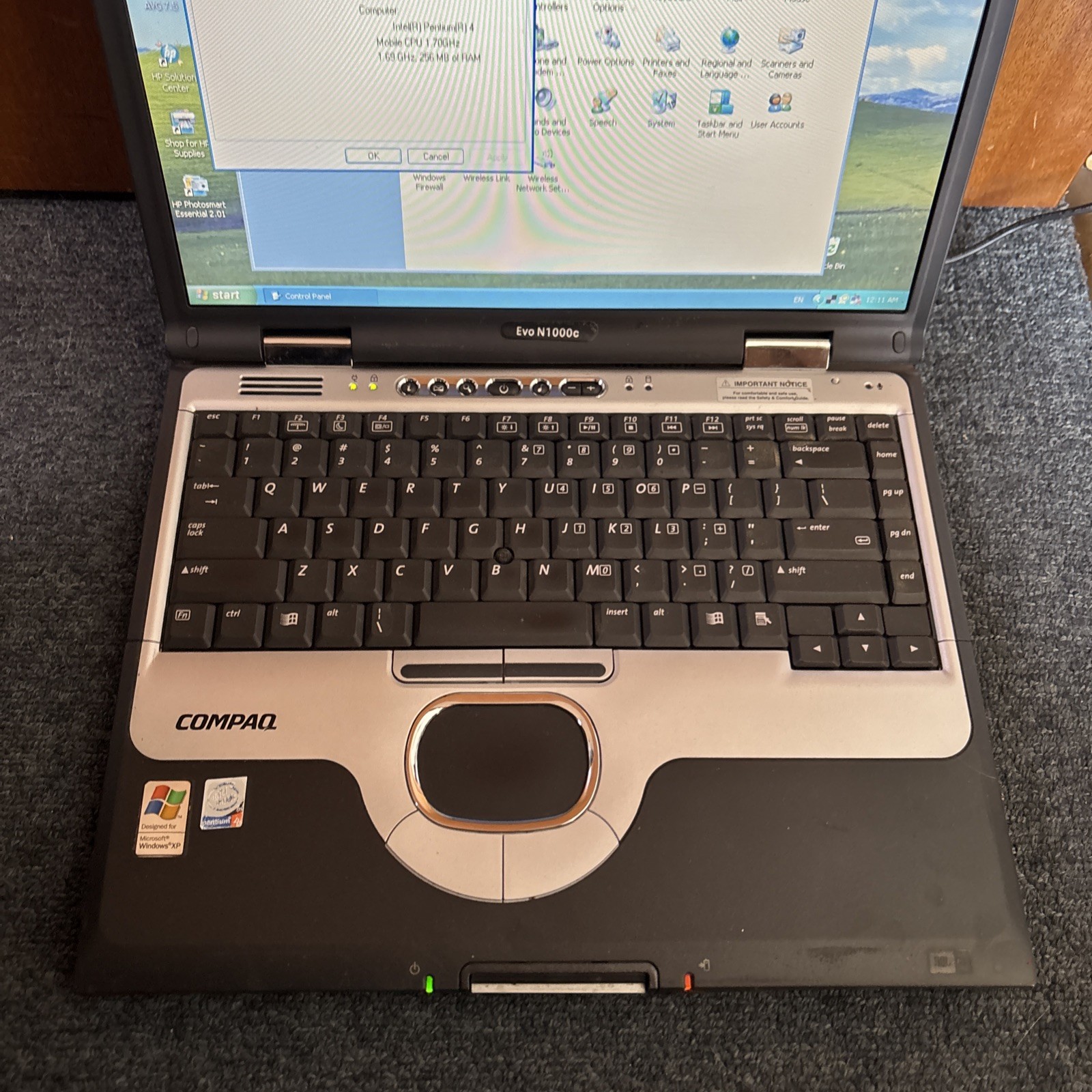 Compaq Evo N1000C 40gb HDD 256mb RAM 3.5″ Floppy DVD Drive * Battery Untested*