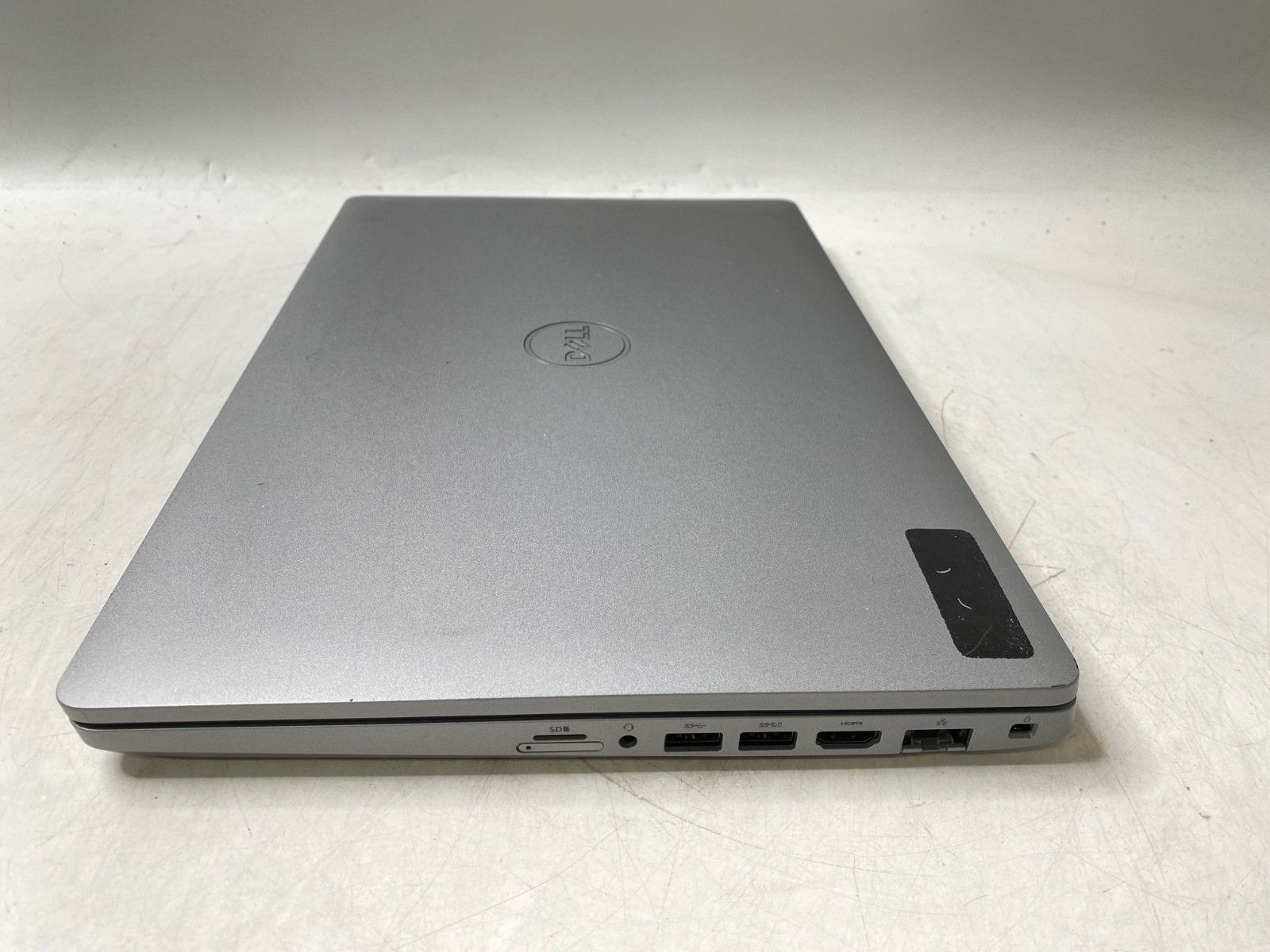 Dell Latitude 5511 15.6″ i7 16GB DDR4 256GB SSD MX250 Win11H- Chipped Bottom