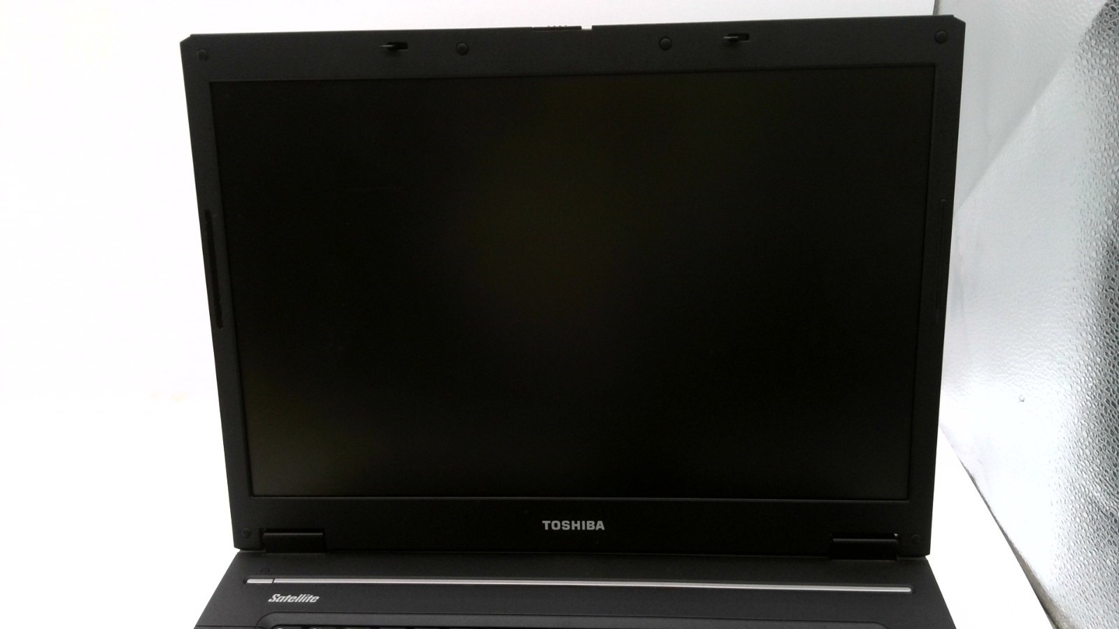 TOSHIBA SATELLITE L35 S2174 -BOOTS TO BIOS- INTEL CELERON M – 512MB RAM no hdd