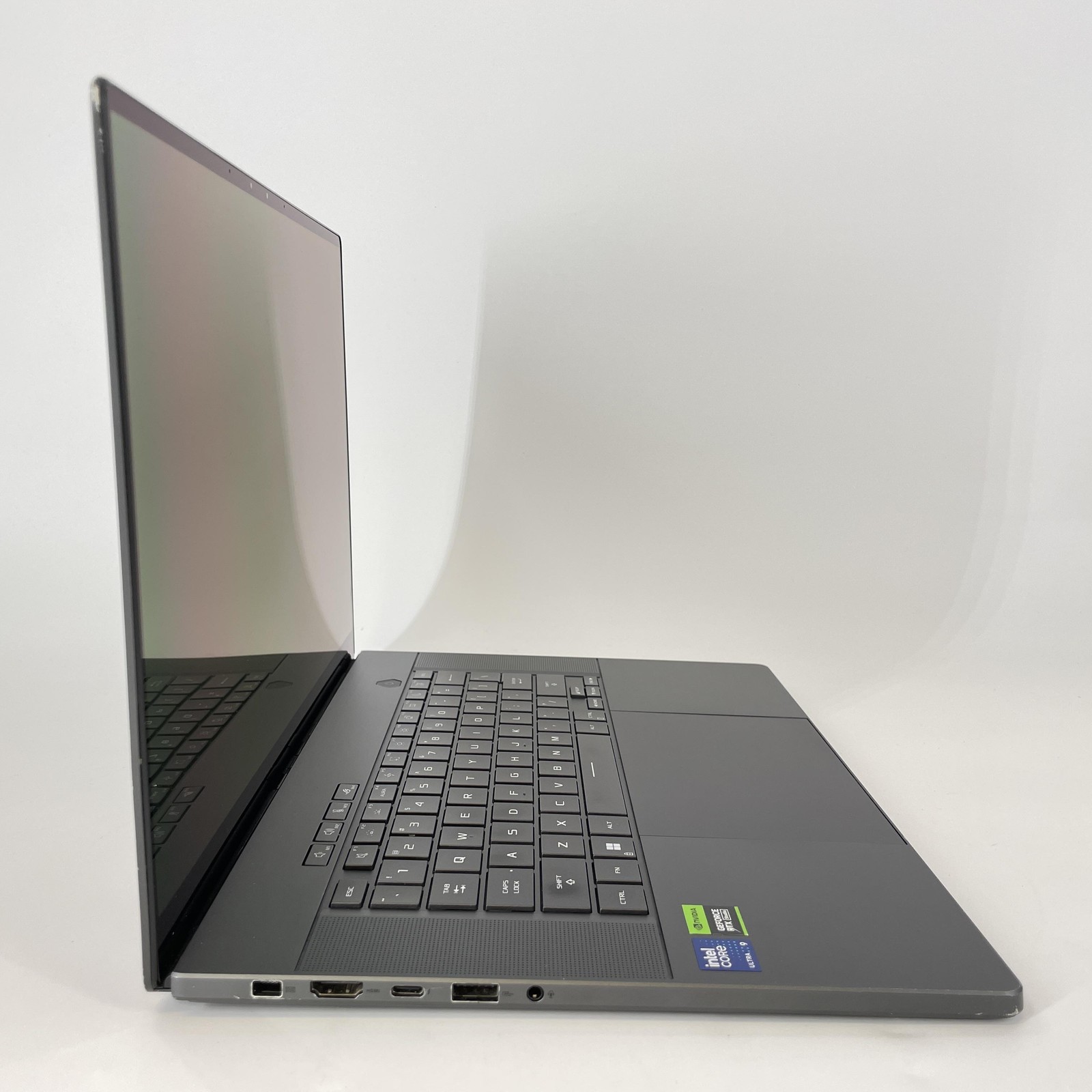 Asus ROG Zephyrus G16 GU605 QHD+ Ultra 9 185H 16GB 1TB RTX 4070 -1 BAD USB PORT