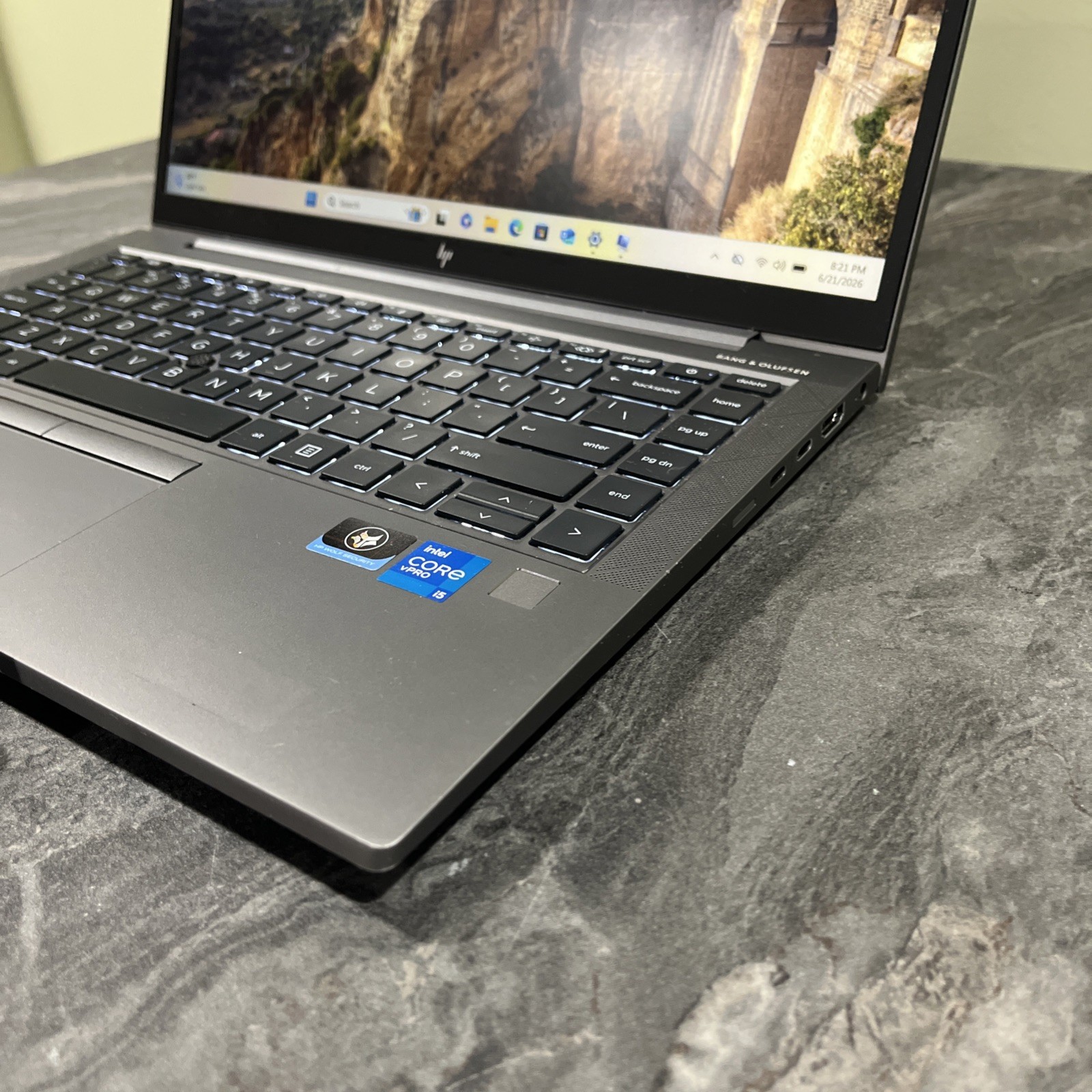 HP ZBook Firefly 14-inch G8 Core i5-1145G7 2.60GHz 256GB SSD 16GB RAM W11 Pro a