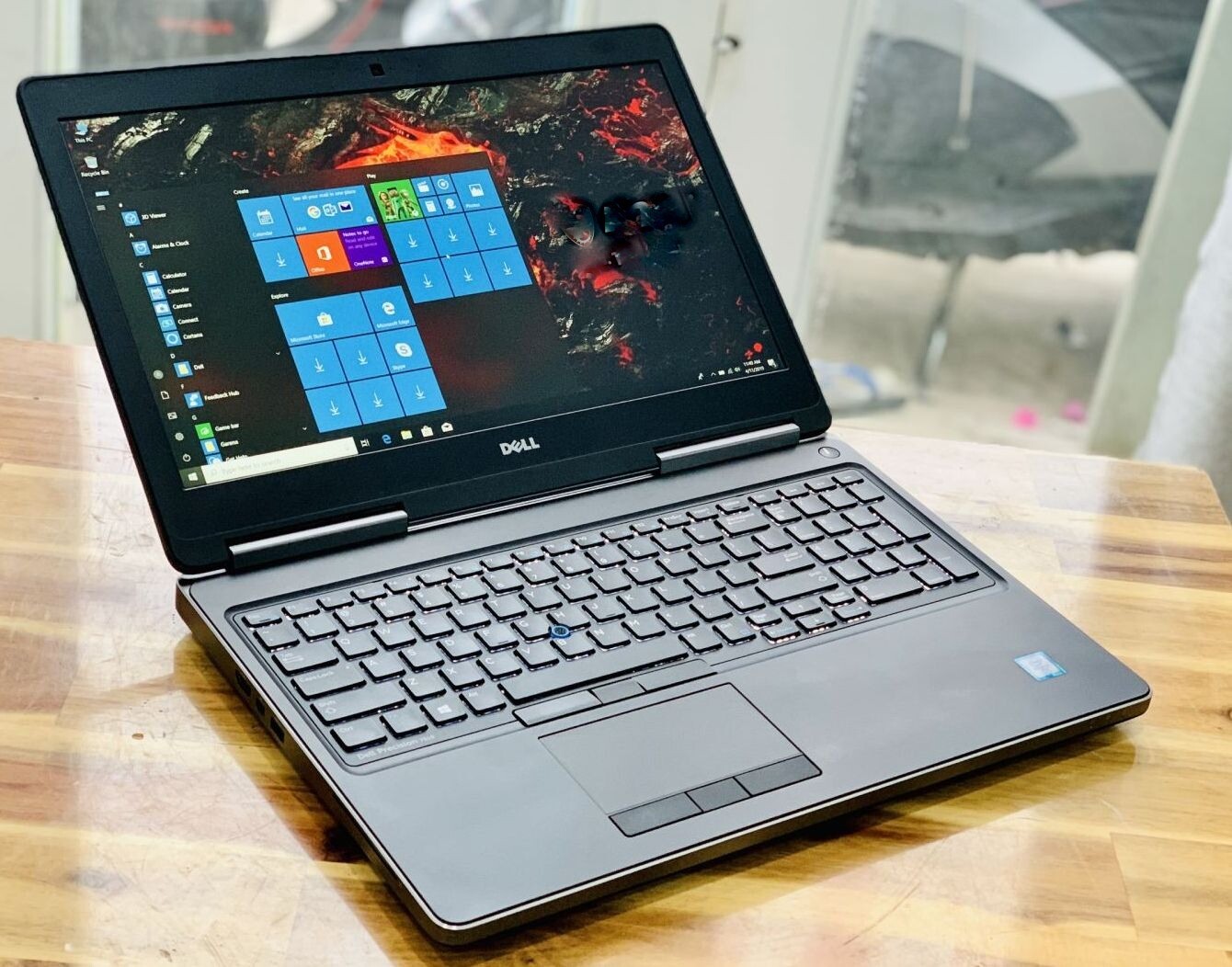 Workstation DELL 7510 Core-i7 QUAD 3TB SSD 64GB 15.6″ FHD NV M2000 4GB Docking