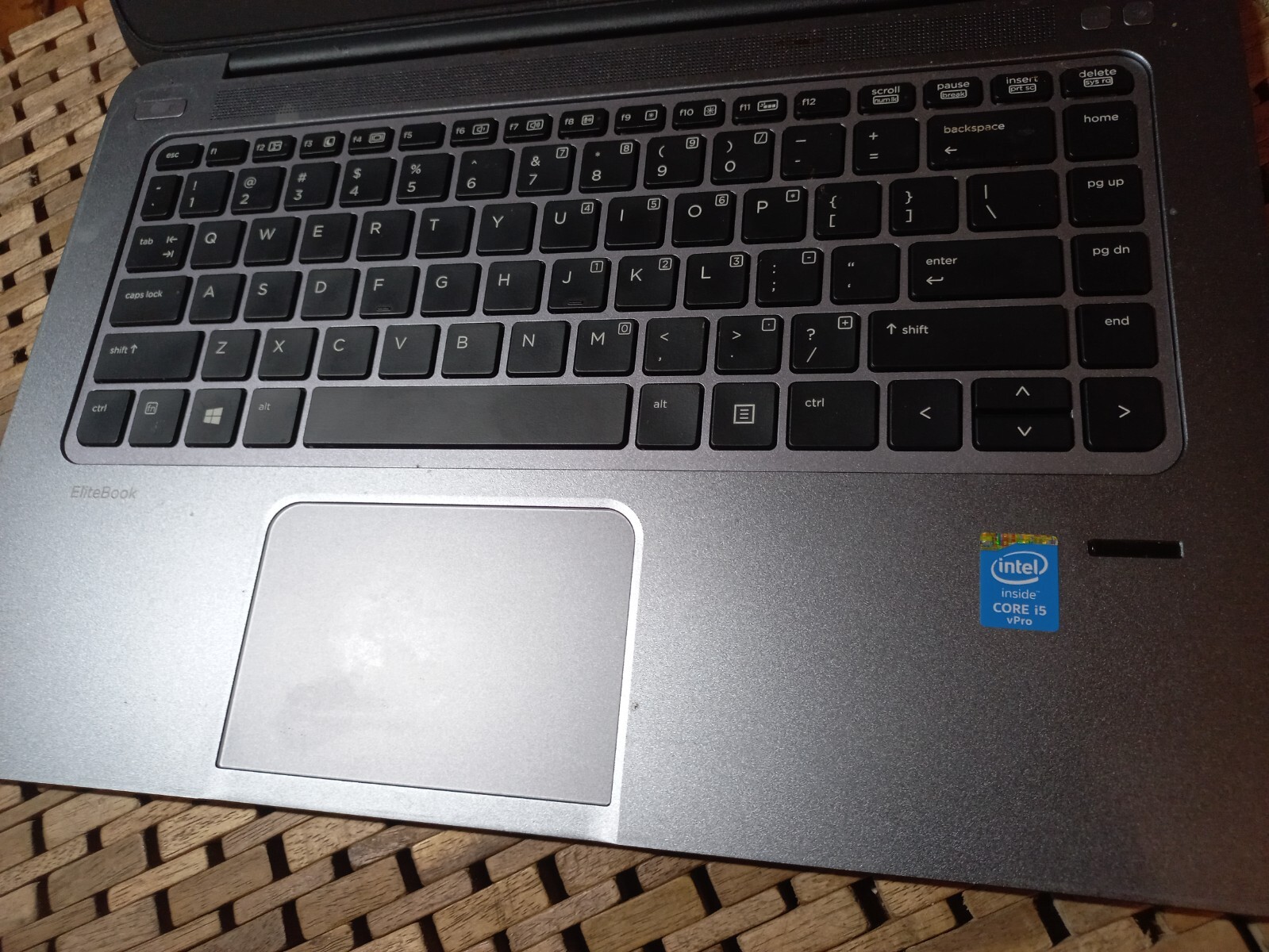 HP EliteBook Folio 1040 G2 i7-5600U 2.6GHz No Ram/HDD No Power As Is For Parts