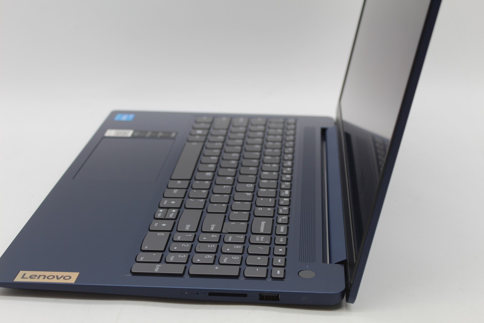 Lenovo IdeaPad Slim 3 15IRU8 Core i3-1315U 1.2GHz 8GB 256GB SSD PC1795868