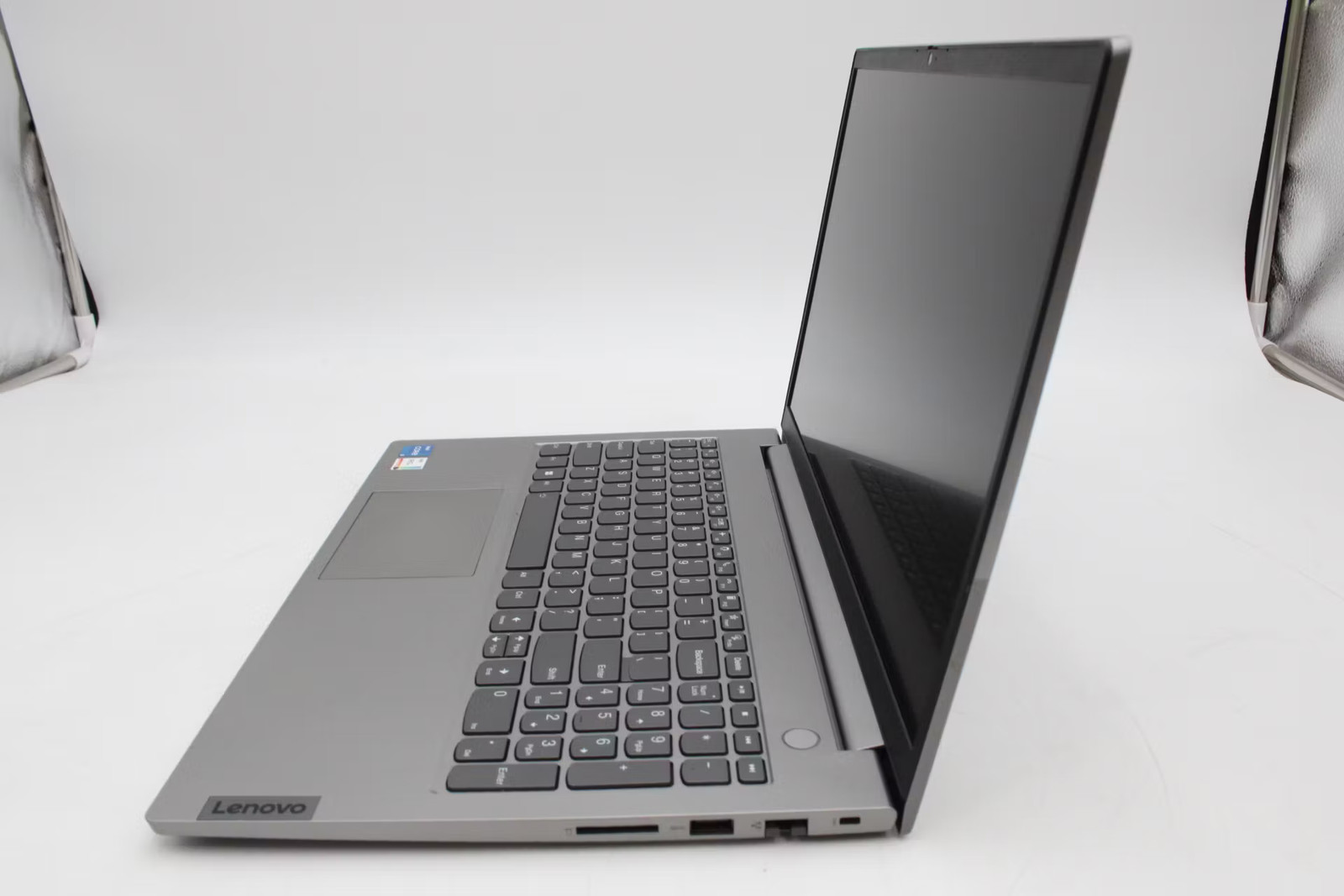Lenovo ThinkBook 15 G4 IAP 15.5″ i5-1235U, 256GB NVMe, 16GB RAM
