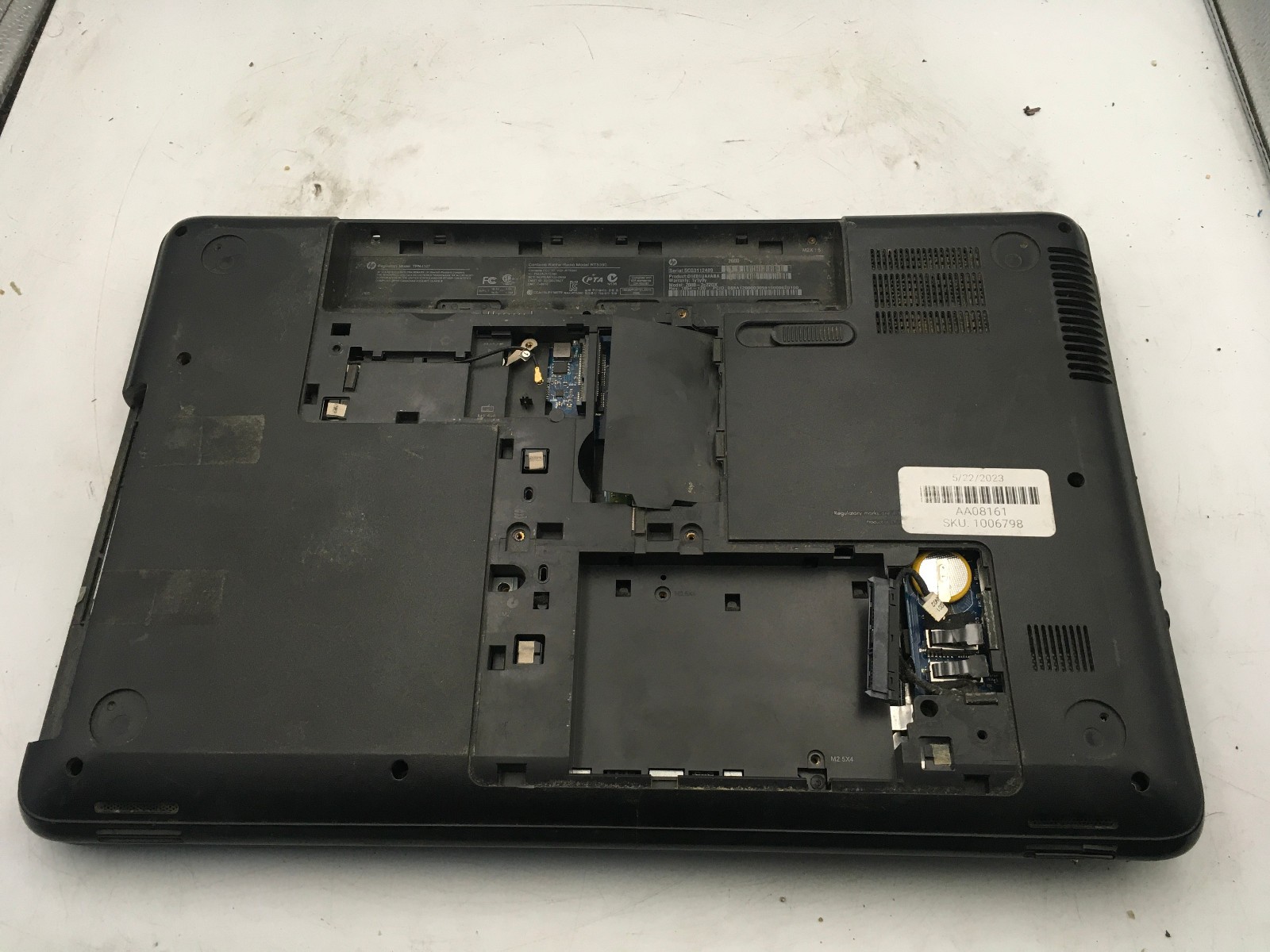 HP 2000 2C22DX – FOR PARTS/BAD LCD – INTEL PENTIUM 2020M – 4GB RAM -READ DESC-BB