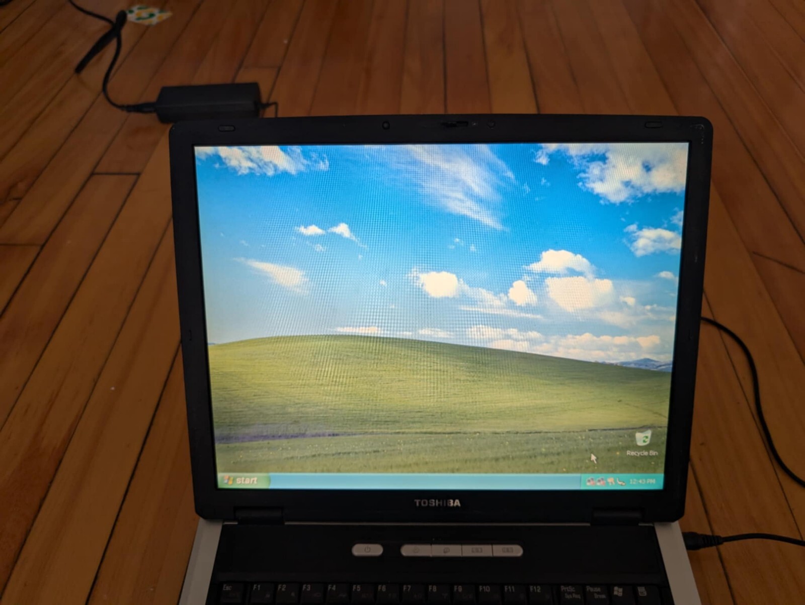 Vintage Toshiba Tecra A3X Intel Pentium 1.73GHz 2GB 60GB Windows XP Home Laptop5