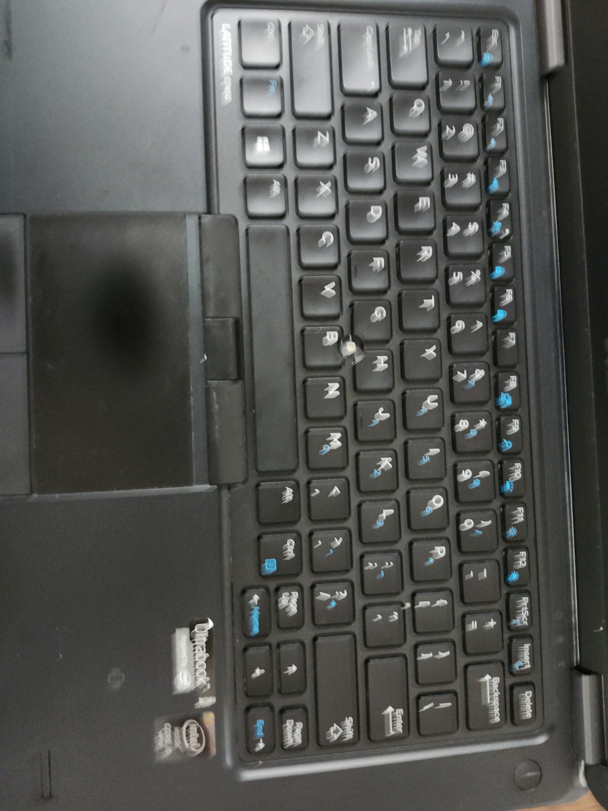 Dell Latitude E7450 14″ Intel i5-5300U 16 GB Case DMG No SSD BATT 69%