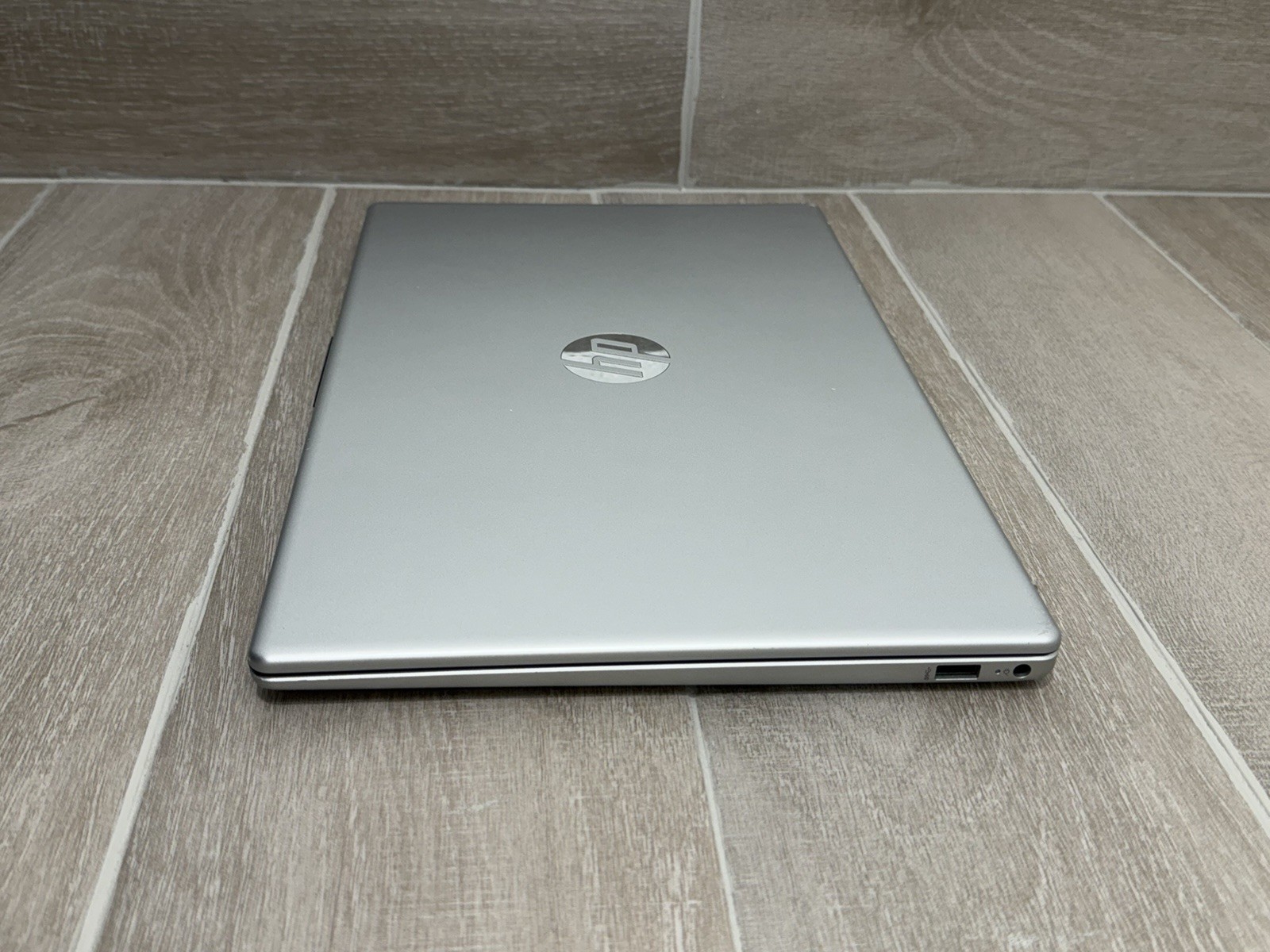 HP 15-FC0237NR Touch Laptop AMD Ryzen 7 5825U 8GB RAM 512GB NVMe Win-11