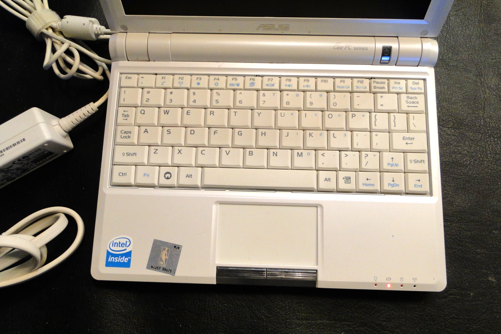 Asus Eee PC 900 Laptop Intel 512MB Ram Asus Operating OS W OEM GOOD BATTERY & AC