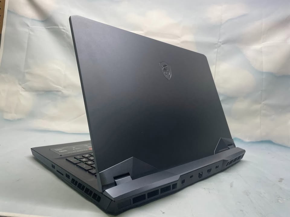 MSI GE76 Raider | I7 12700H | RTX 3080 | 512GB SSD | 16GB RAM | 144Hz