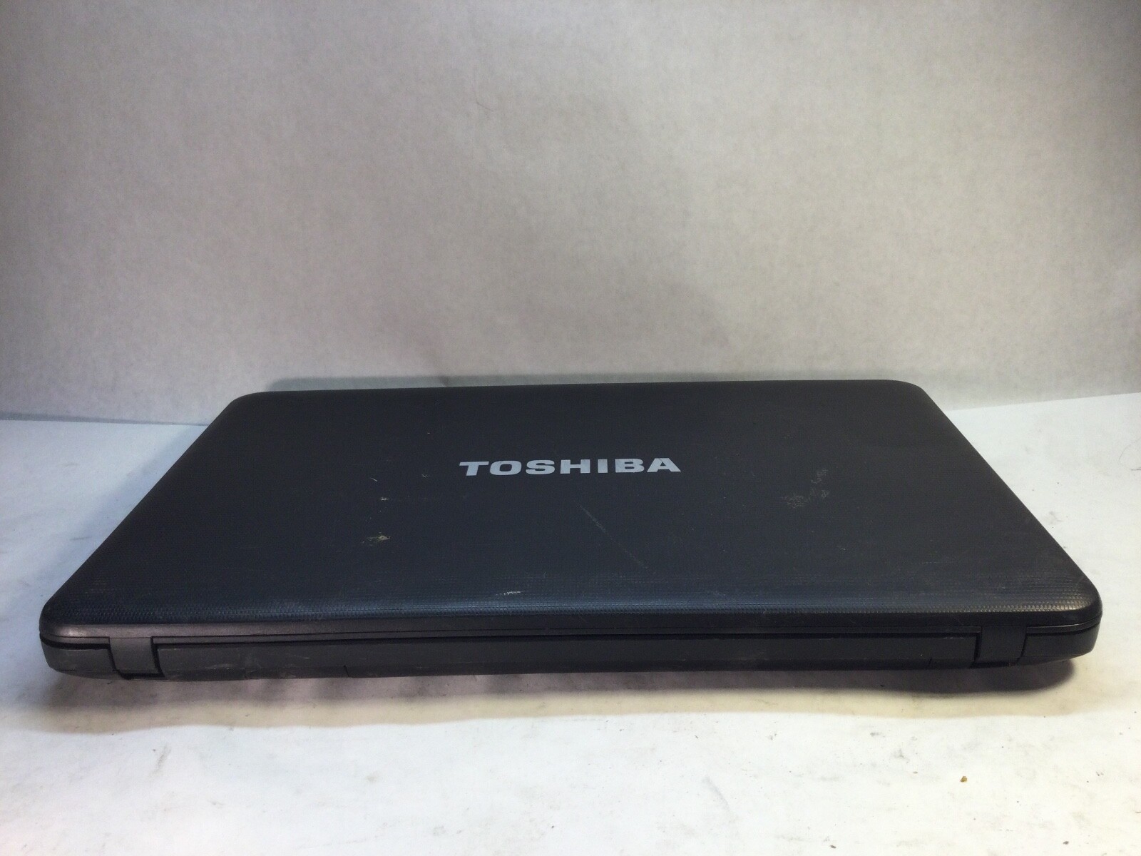 Toshiba Satellite Pro C855 15″ Laptop Intel Core i3 – POWERS/BROKEN DISPLAY – MZ
