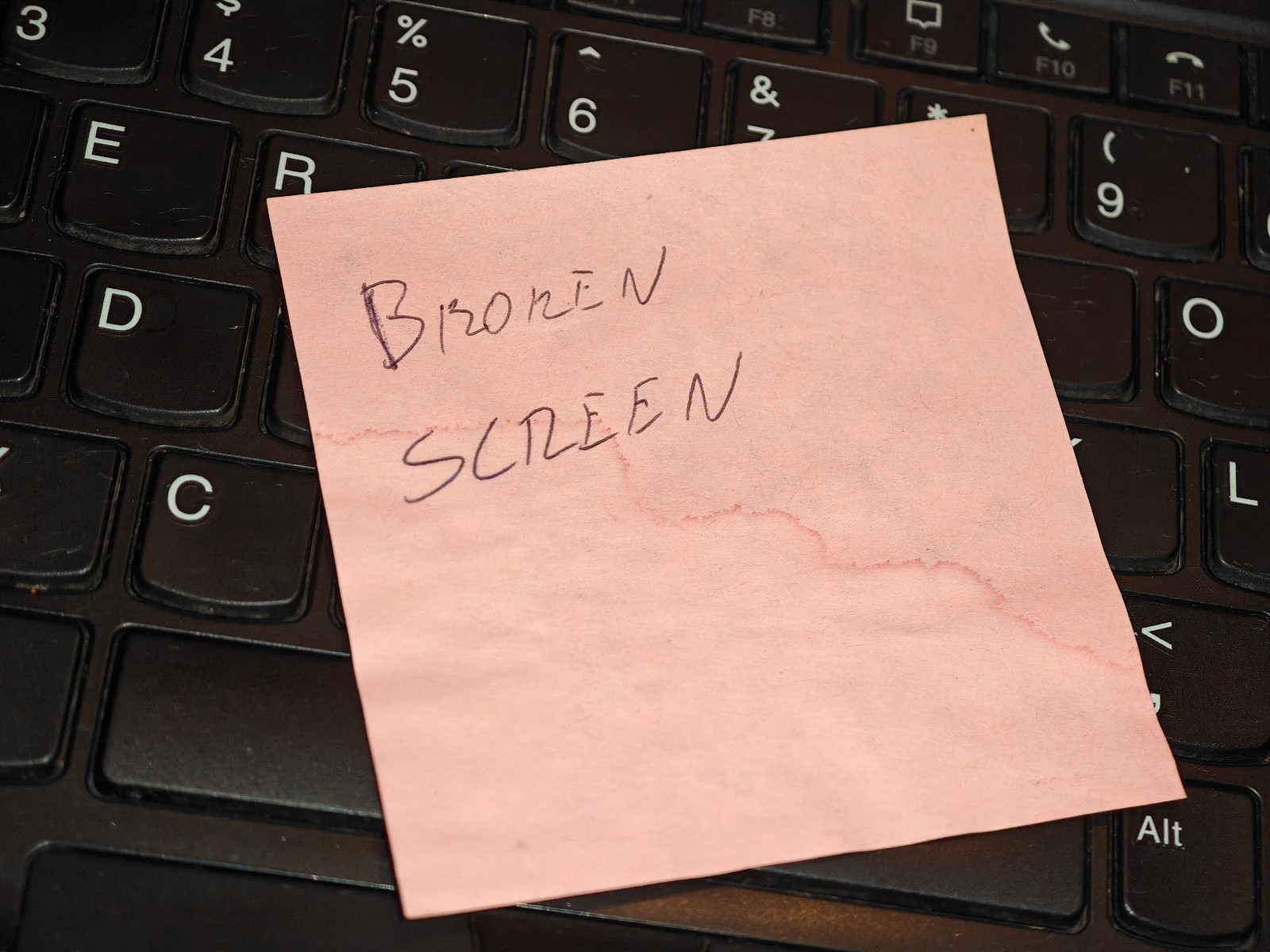Lenovo ThinkPad E15 Gen 4; NO SSD, 4GB RAM, AMD Ryzen 3 5000; BROKEN SCREEN