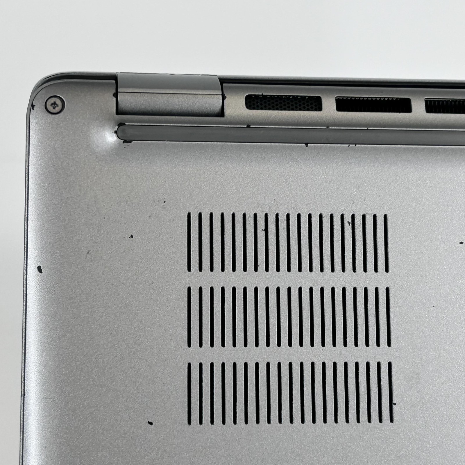 Dell Latitude 5440 14 Gray FHD 1.8 GHz i7-1365U 16GB 512GB SSD Good – WORN KEY