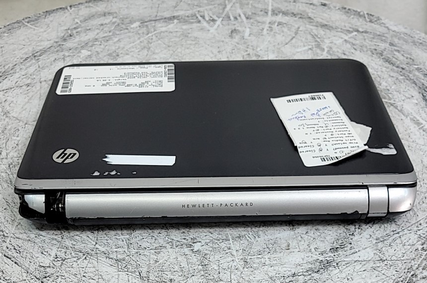 HP 3115M LJ527UT#ABA Laptop PC AMD E-300 APU 4GB 320GB SEE NOTES
