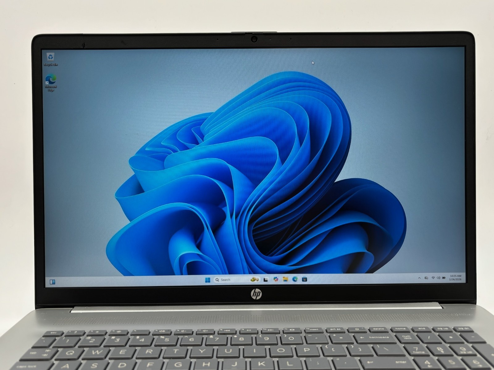 HP Laptop 17-cn2983dx 17.3″ 256 GB SSD 8 GB RAM i3-1215U Windows 11 Home