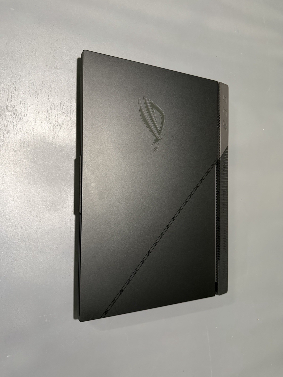ASUS ROG Strix 17.3″ Ryzen 9 7945HX3D RTX 4090 32GB 2TB SSD Windows 11