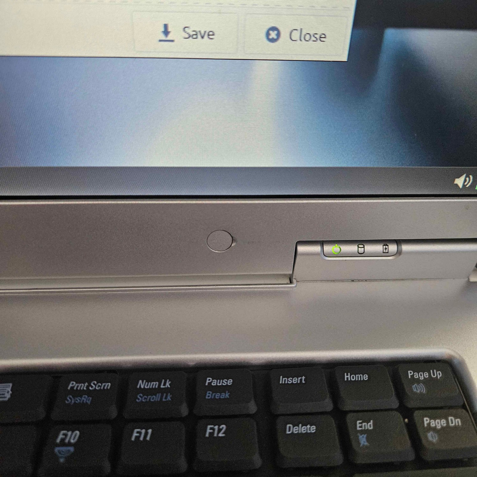 Dell Inspiron 9300 Pentium M 768 MB RAM 56 GB HDD Linux (With Charger!)
