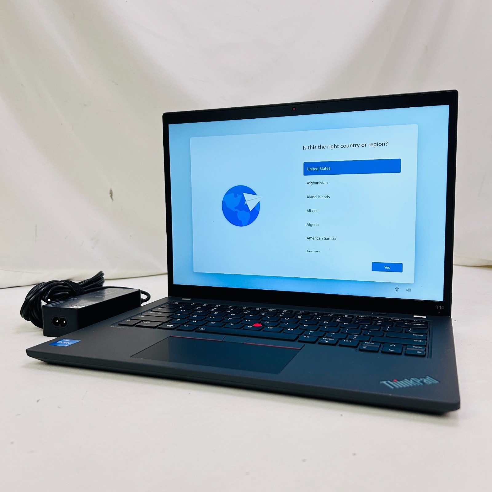 Lenovo Thinkpad T14 G4 Laptop Intel i5-1335u 14″ 512GB 16GB W11P w/ Carry Case