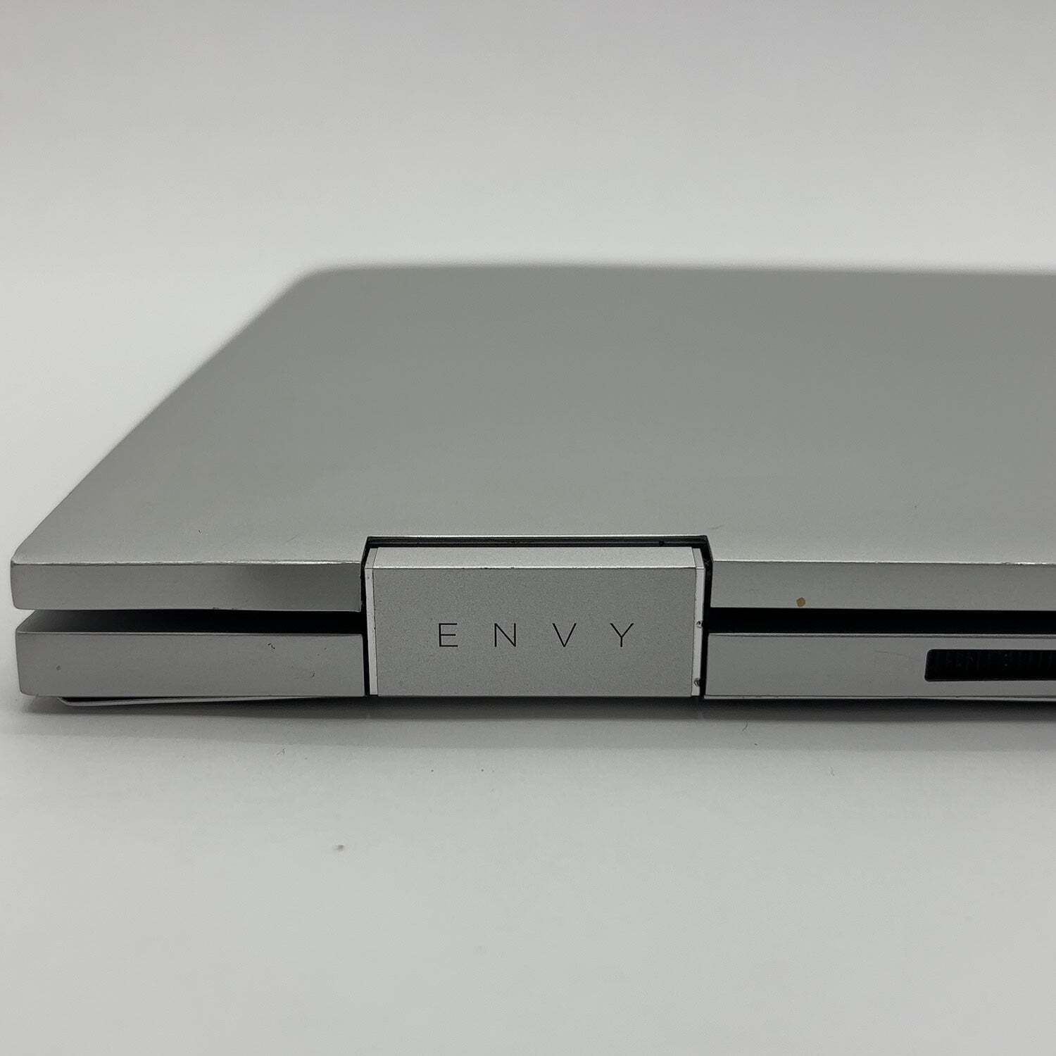 HP Envy x360 15M-ED0013DX 15.6″ i5-1035G1 1.0GHz 8GB RAM 256GB SSD