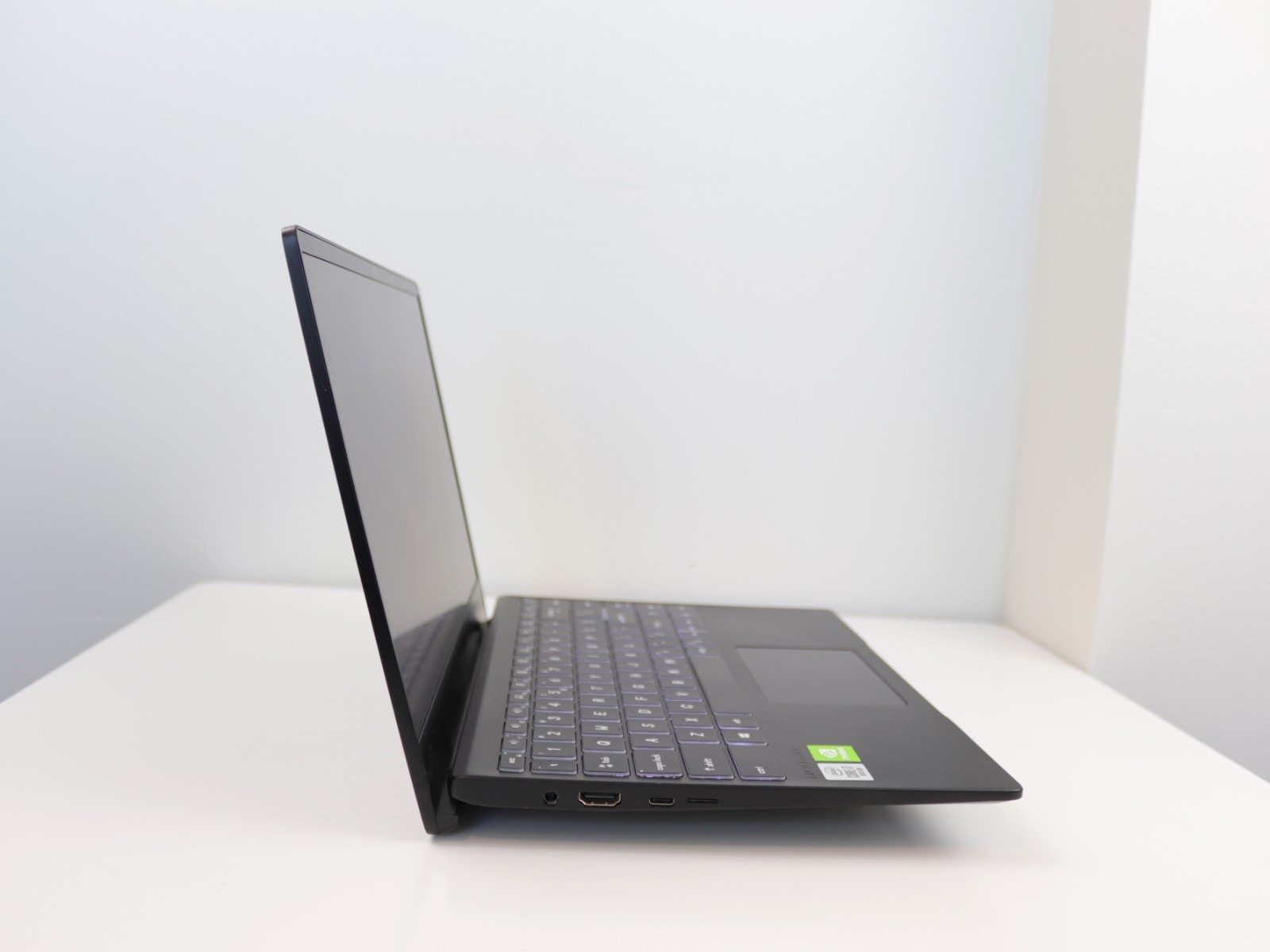 MSI Modern 14 FHD Laptop Intel Core i7-10510U 8GB DDR4 512GB SSD NVIDIA MX330